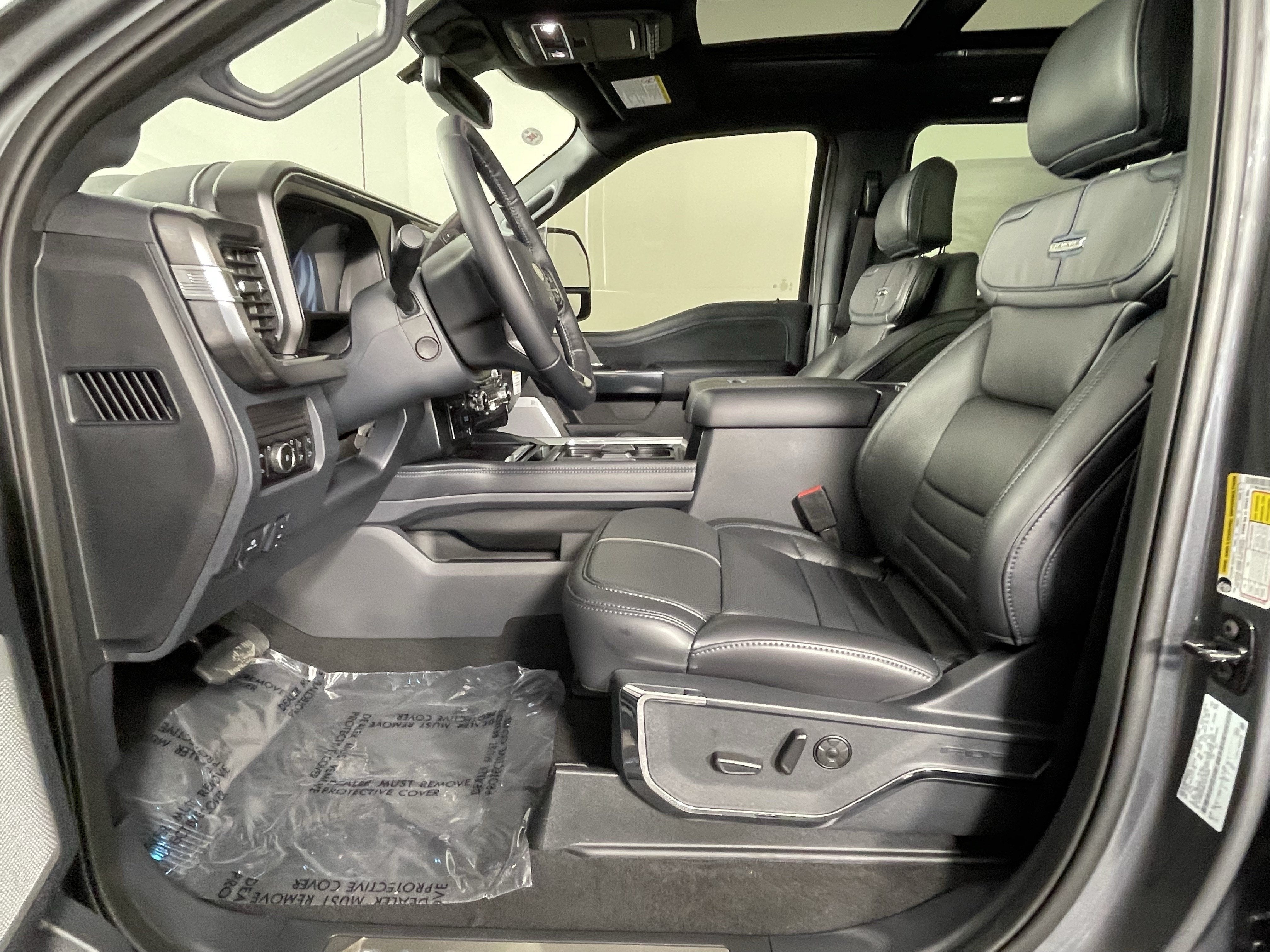 2026 Ford Super Duty F-350 DRW Platinum 4WD Crew Cab 8' Box