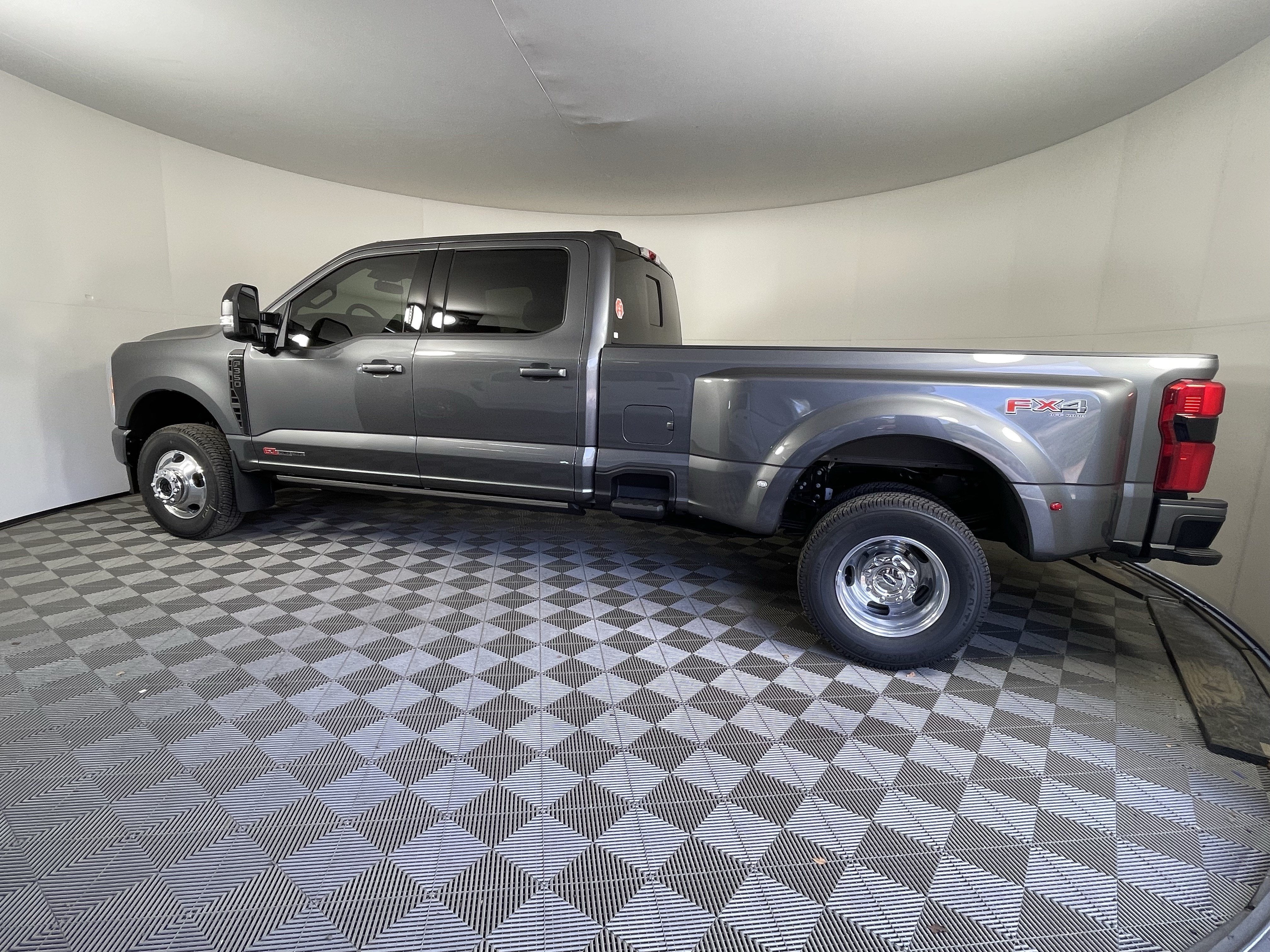 2026 Ford Super Duty F-350 DRW Platinum 4WD Crew Cab 8' Box
