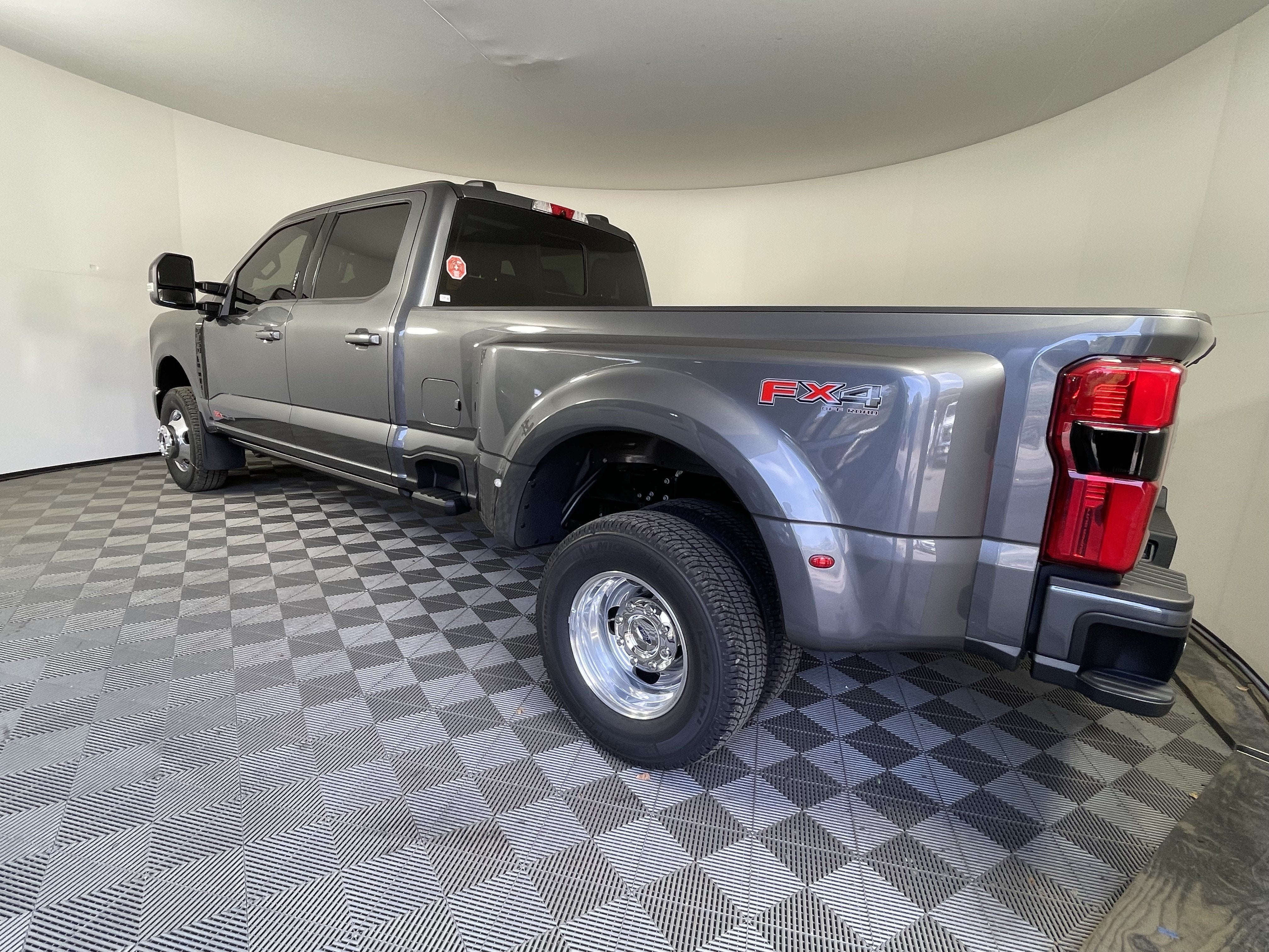 2026 Ford Super Duty F-350 DRW Platinum 4WD Crew Cab 8' Box