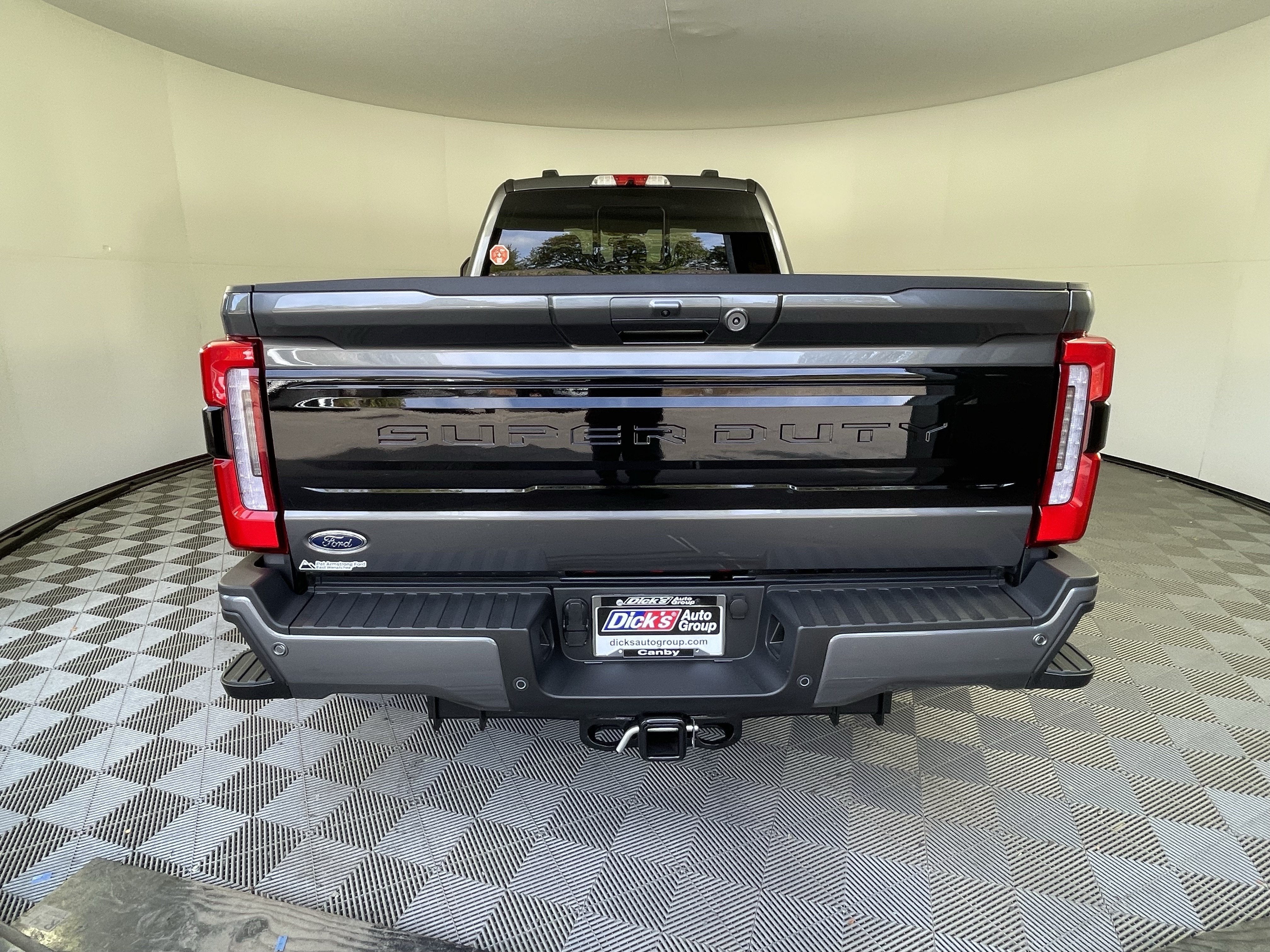 2026 Ford Super Duty F-350 DRW Platinum 4WD Crew Cab 8' Box