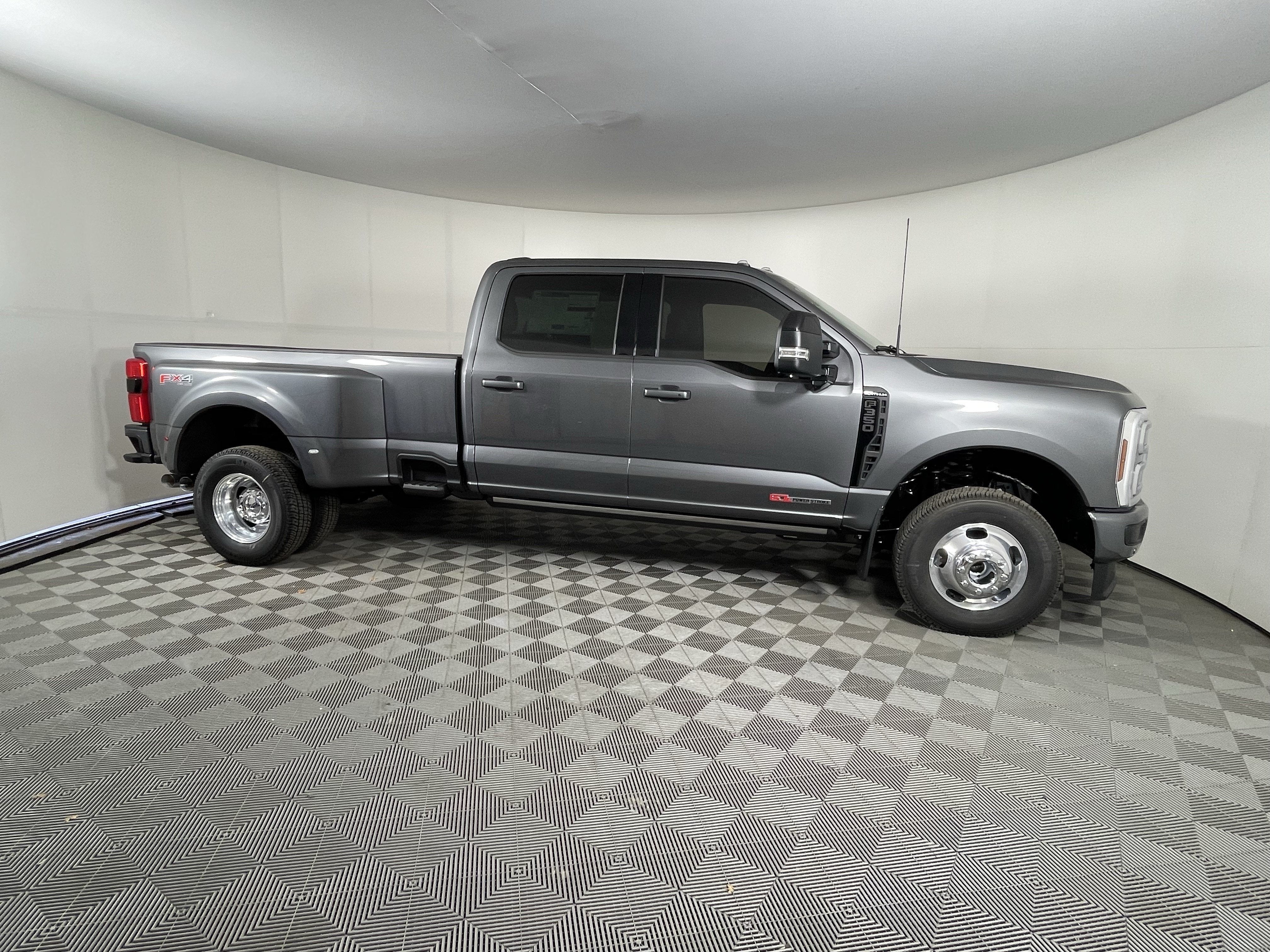 2026 Ford Super Duty F-350 DRW Platinum 4WD Crew Cab 8' Box