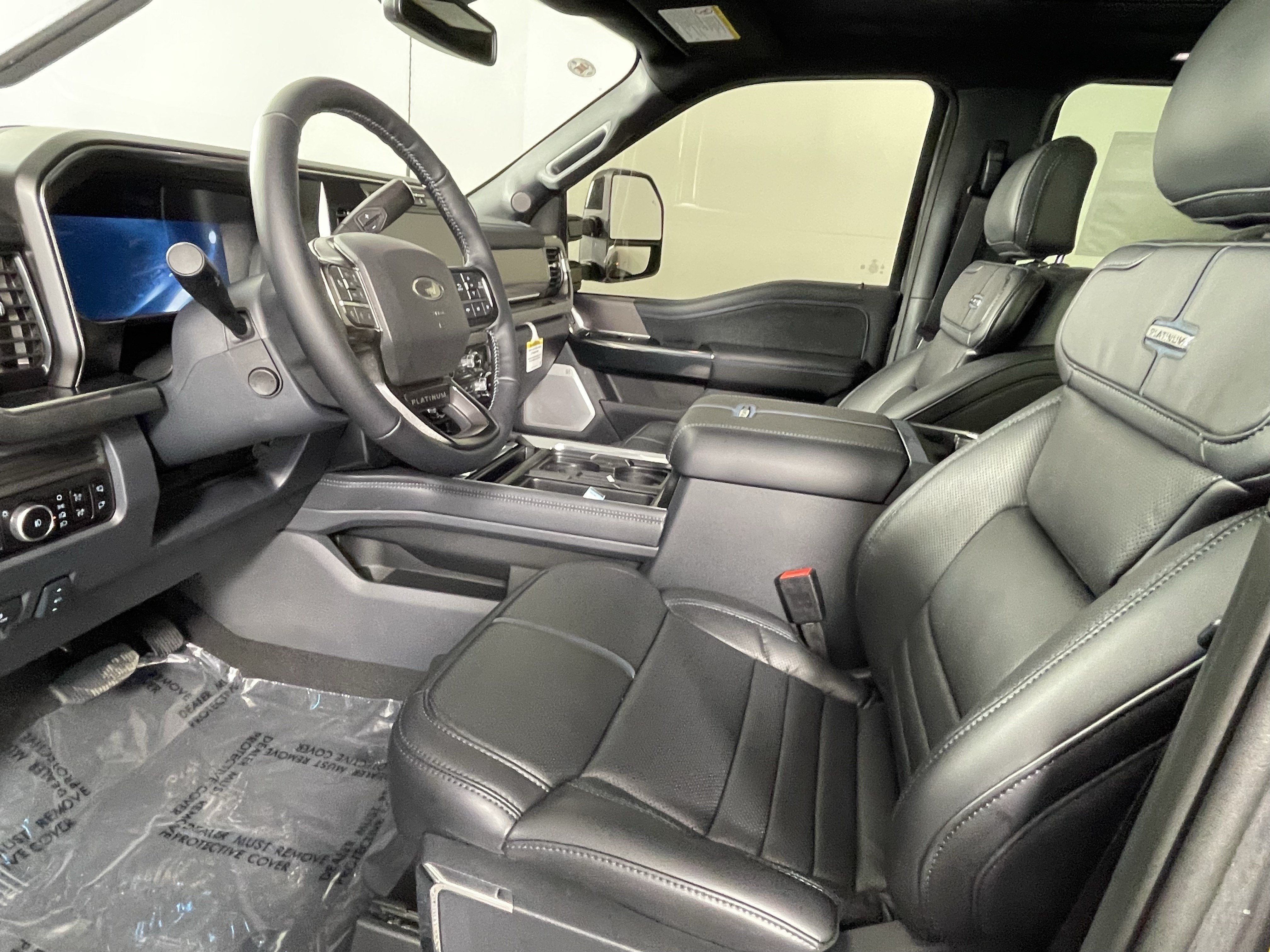 2026 Ford Super Duty F-350 DRW Platinum 4WD Crew Cab 8' Box
