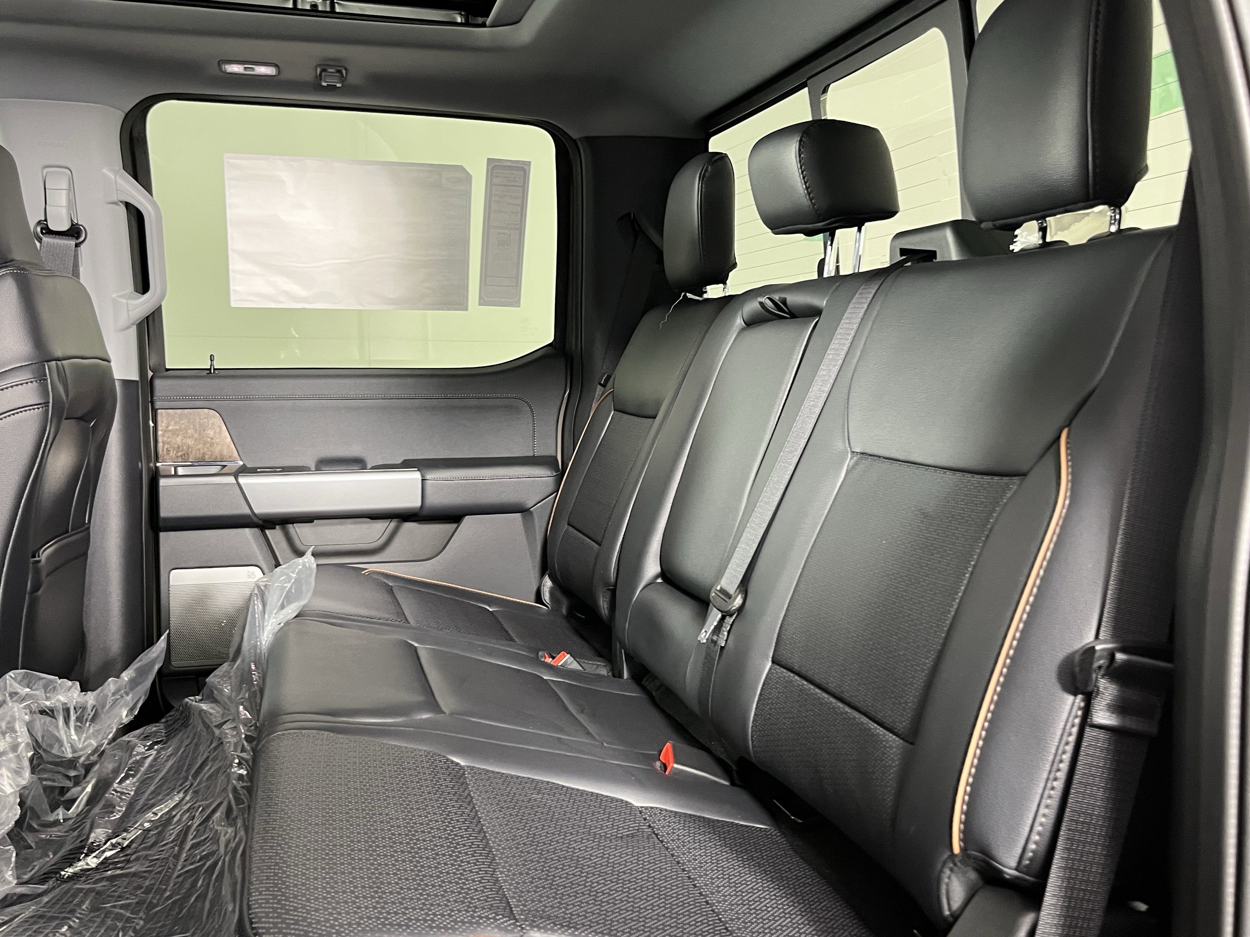 2026 Ford Super Duty F-350 DRW LARIAT 4WD Crew Cab 8' Box