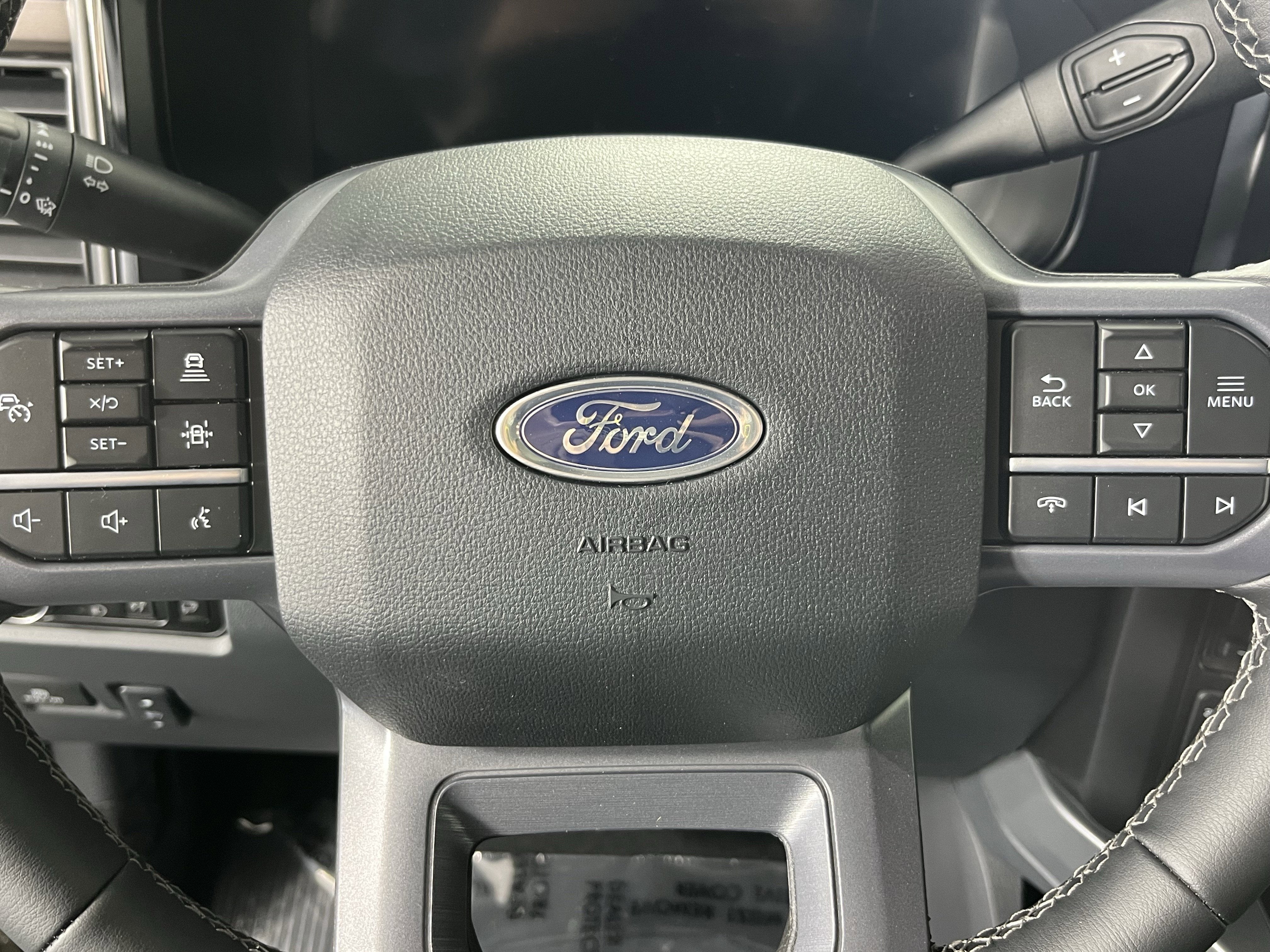2026 Ford Super Duty F-350 DRW LARIAT 4WD Crew Cab 8' Box
