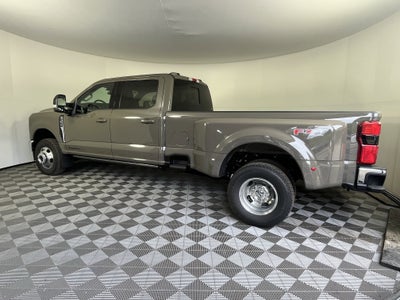 2026 Ford Super Duty F-350 DRW LARIAT 4WD Crew Cab 8' Box