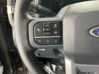 2026 Ford Super Duty F-350 DRW LARIAT 4WD Crew Cab 8' Box