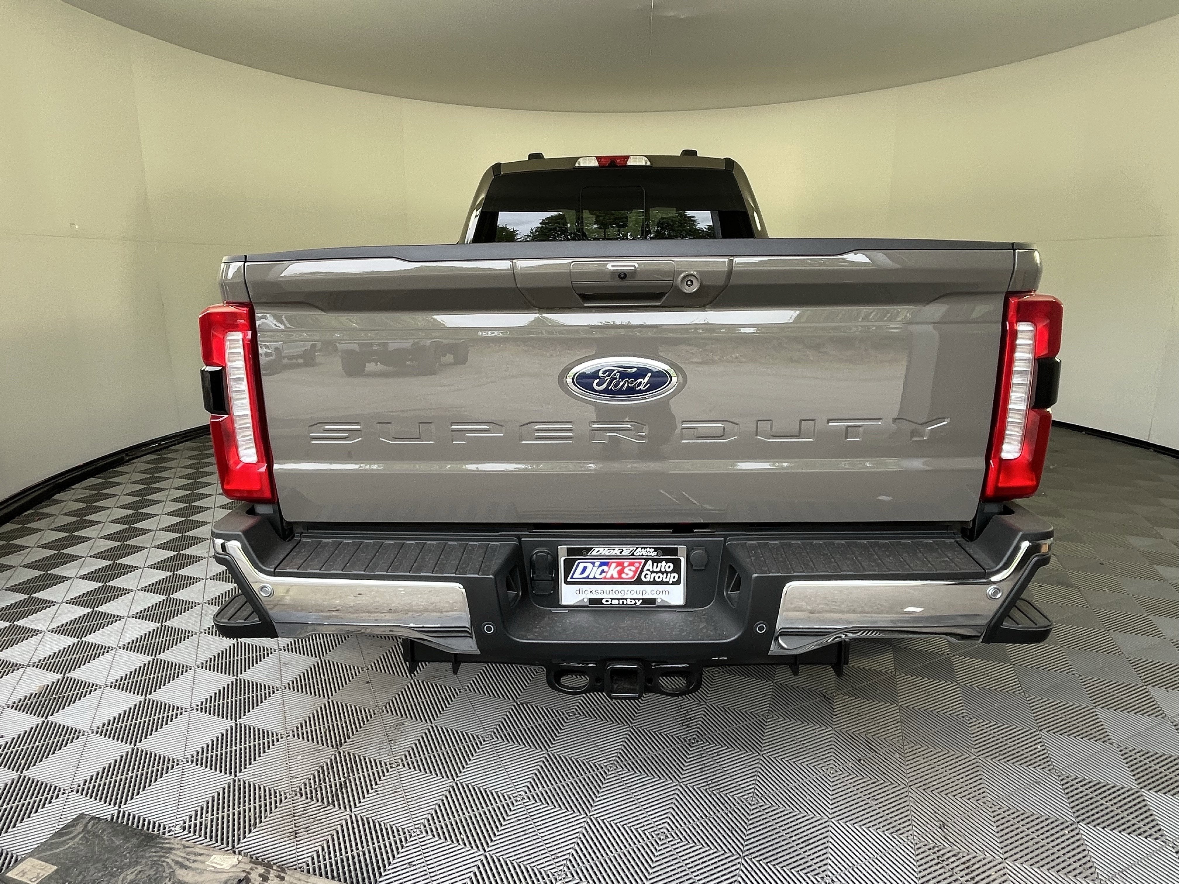 2026 Ford Super Duty F-350 DRW LARIAT 4WD Crew Cab 8' Box