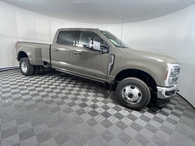 2026 Ford Super Duty F-350 DRW LARIAT 4WD Crew Cab 8' Box