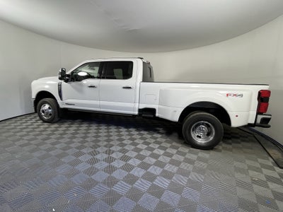 2026 Ford Super Duty F-350 DRW LARIAT 4WD Crew Cab 8' Box
