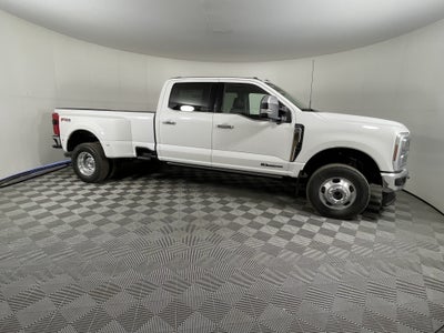 2026 Ford Super Duty F-350 DRW LARIAT 4WD Crew Cab 8' Box