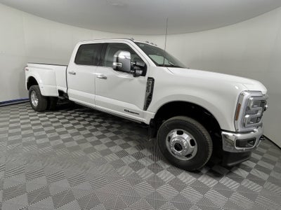 2026 Ford Super Duty F-350 DRW LARIAT 4WD Crew Cab 8' Box