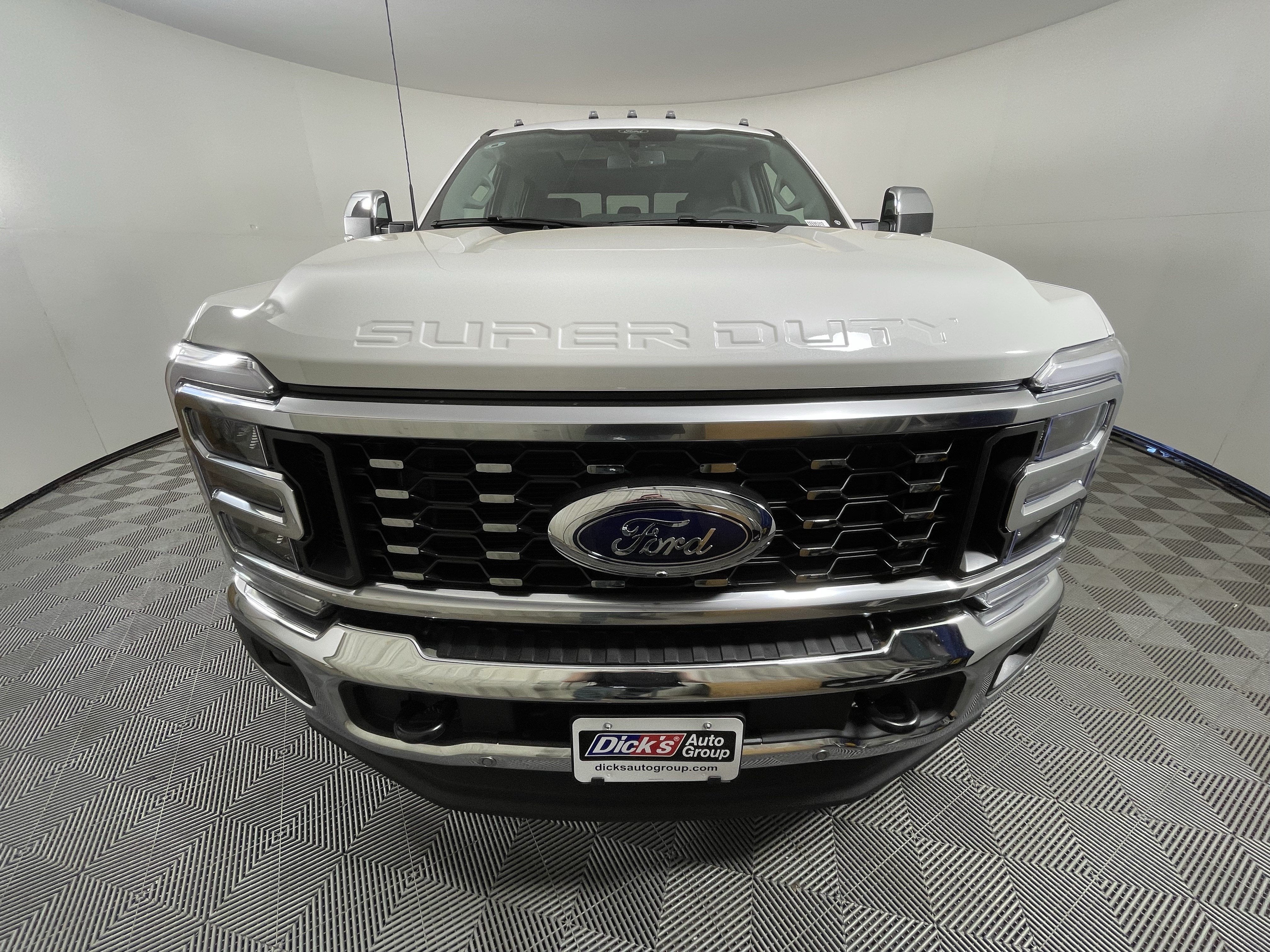 2026 Ford Super Duty F-350 DRW LARIAT 4WD Crew Cab 8' Box