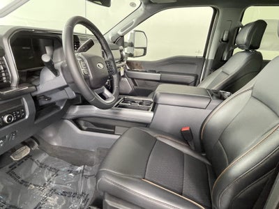 2026 Ford Super Duty F-350 DRW LARIAT 4WD Crew Cab 8' Box