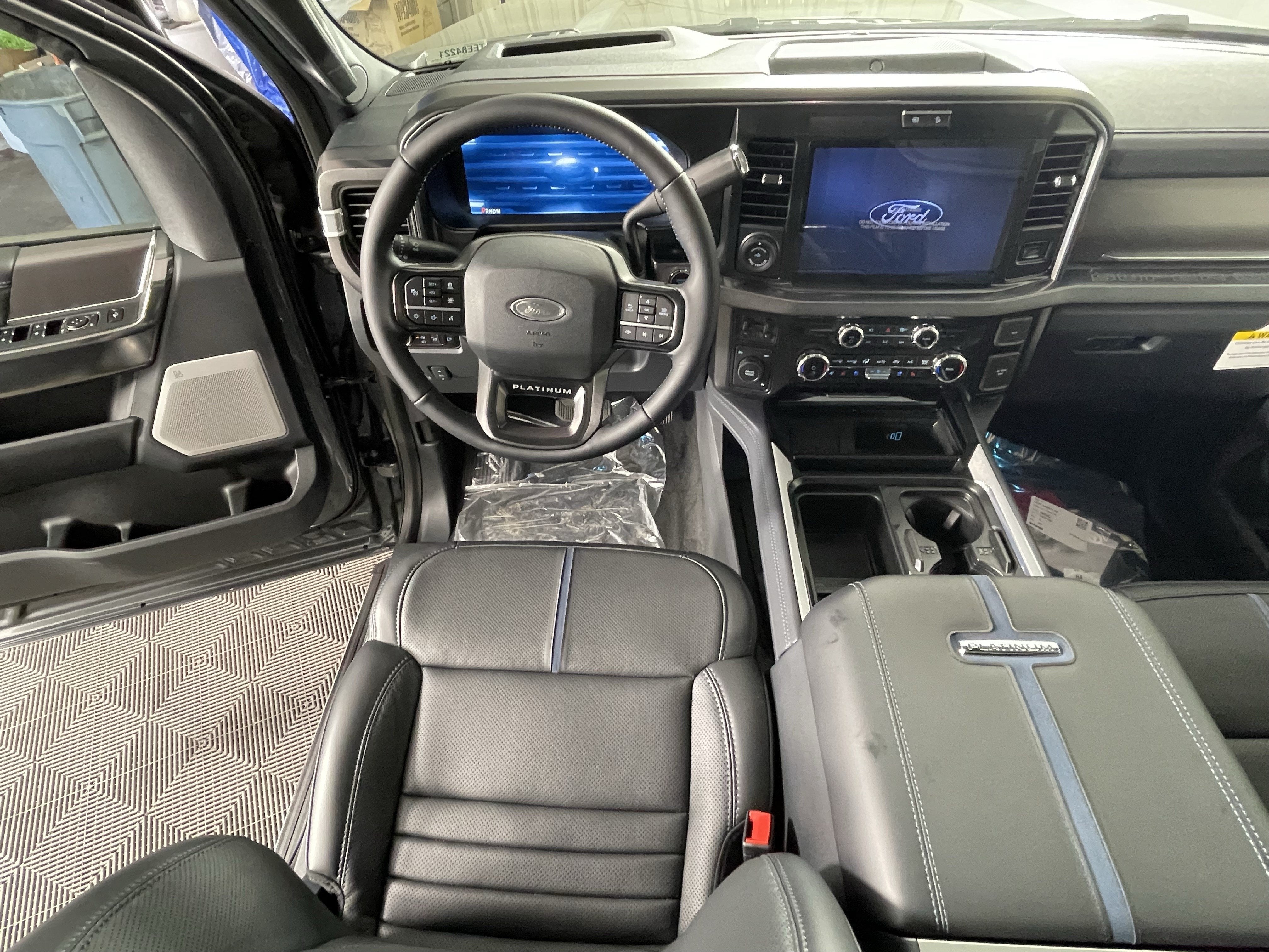 2026 Ford Super Duty F-450 DRW PLATINUM 4WD Crew Cab 8' Box