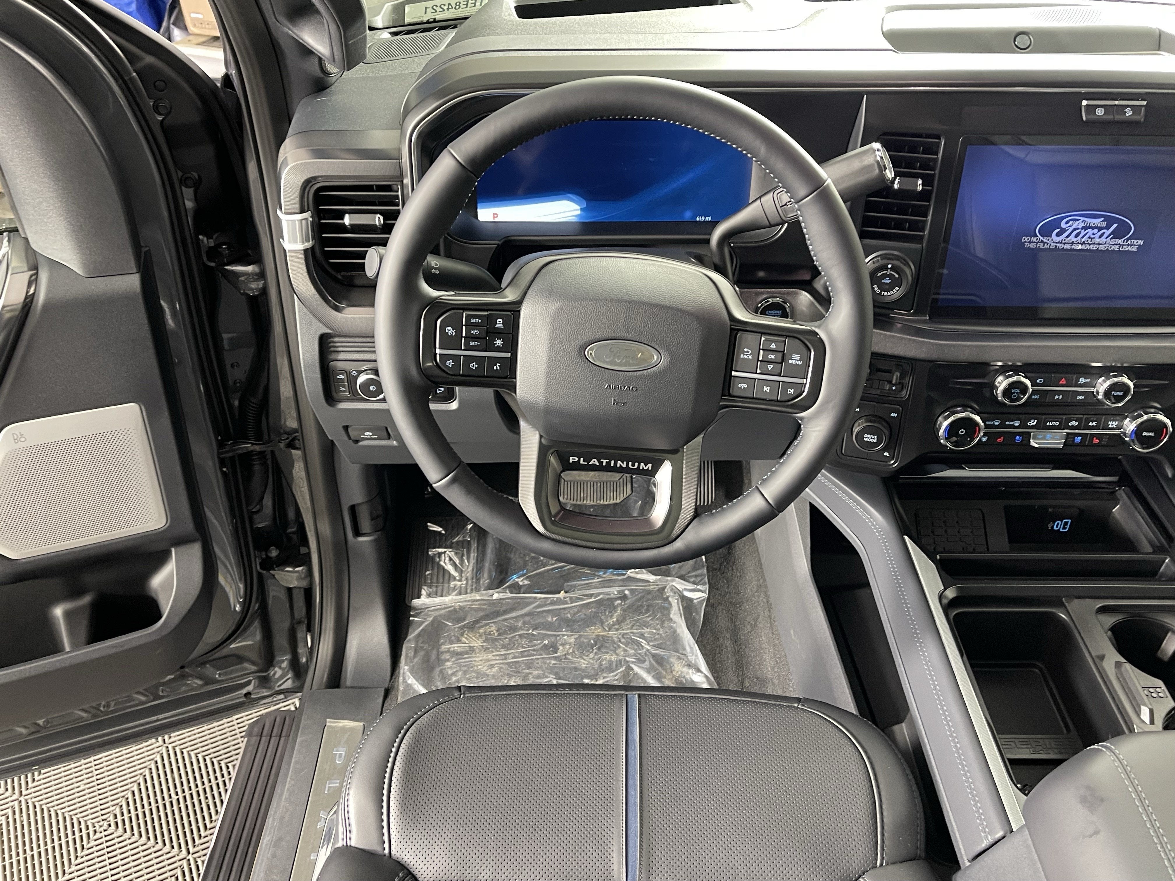 2026 Ford Super Duty F-450 DRW PLATINUM 4WD Crew Cab 8' Box