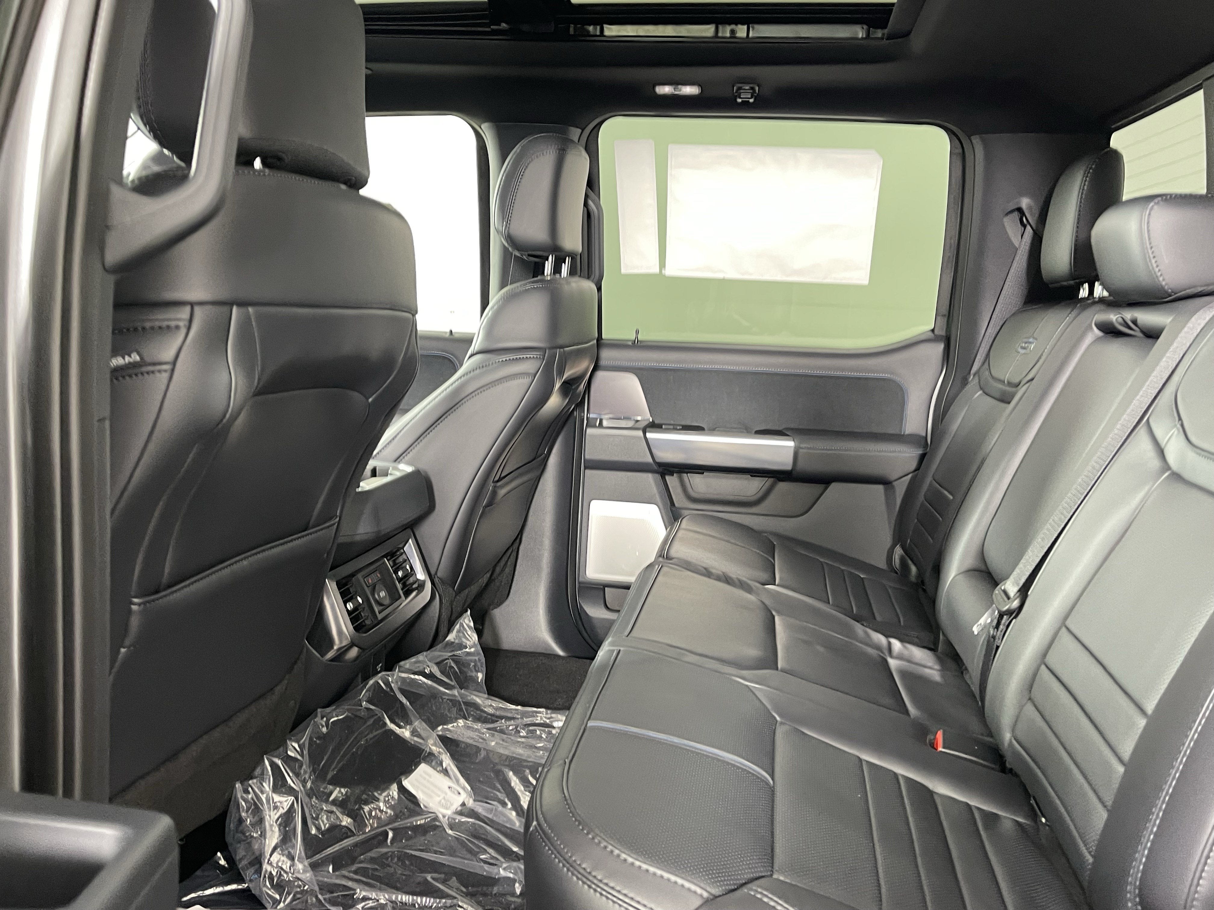 2026 Ford Super Duty F-450 DRW PLATINUM 4WD Crew Cab 8' Box