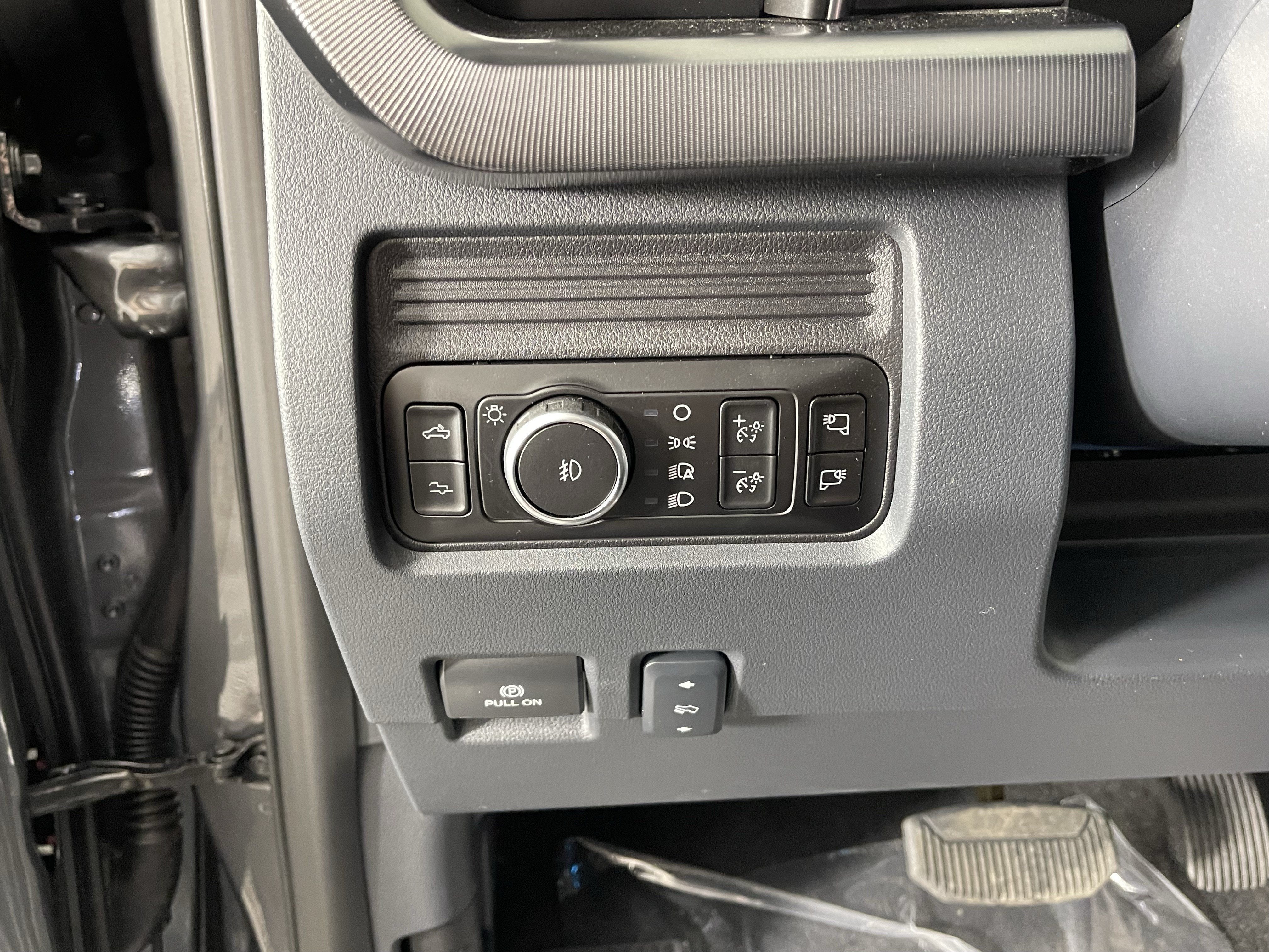2026 Ford Super Duty F-450 DRW PLATINUM 4WD Crew Cab 8' Box
