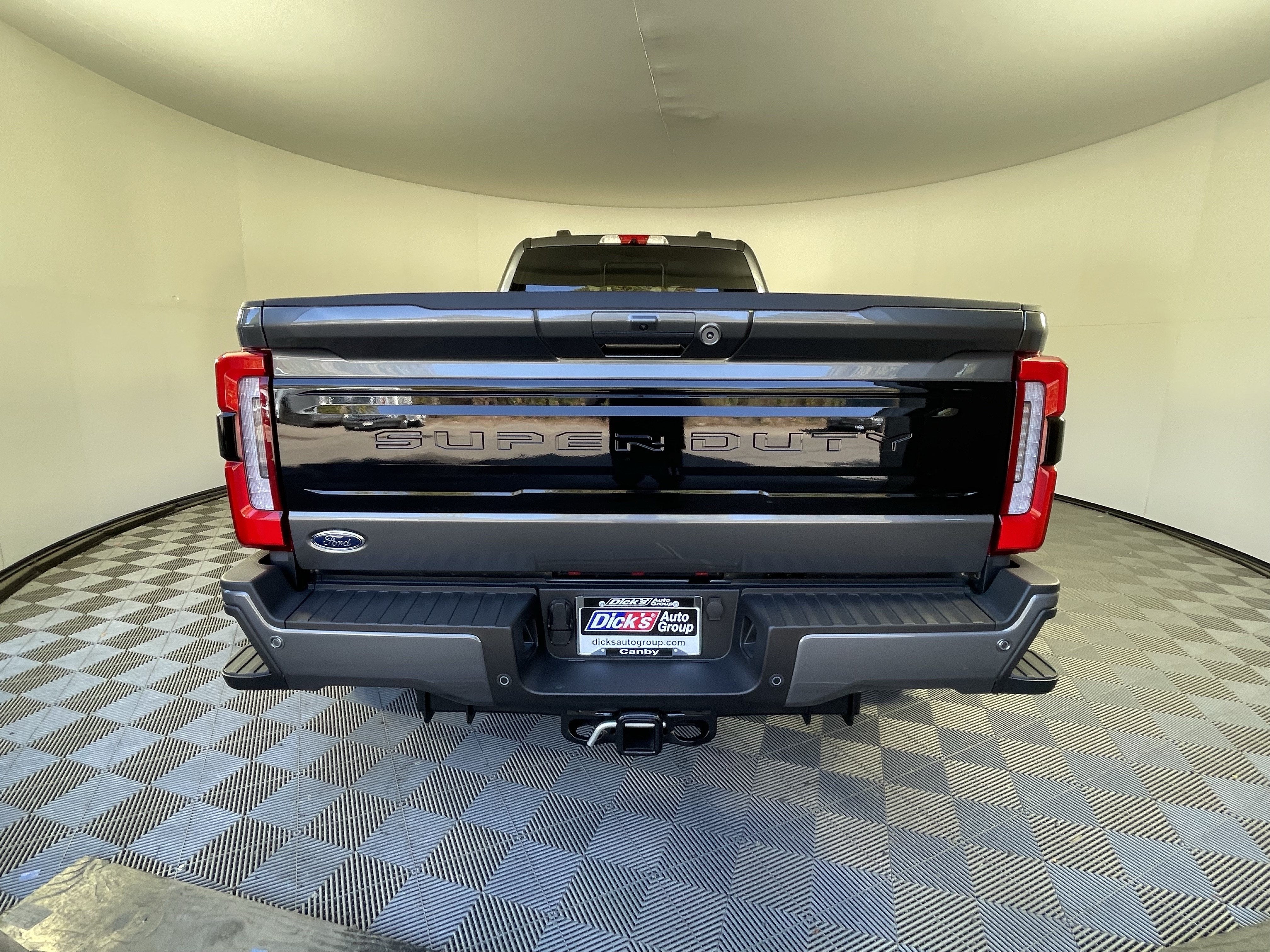 2026 Ford Super Duty F-450 DRW PLATINUM 4WD Crew Cab 8' Box