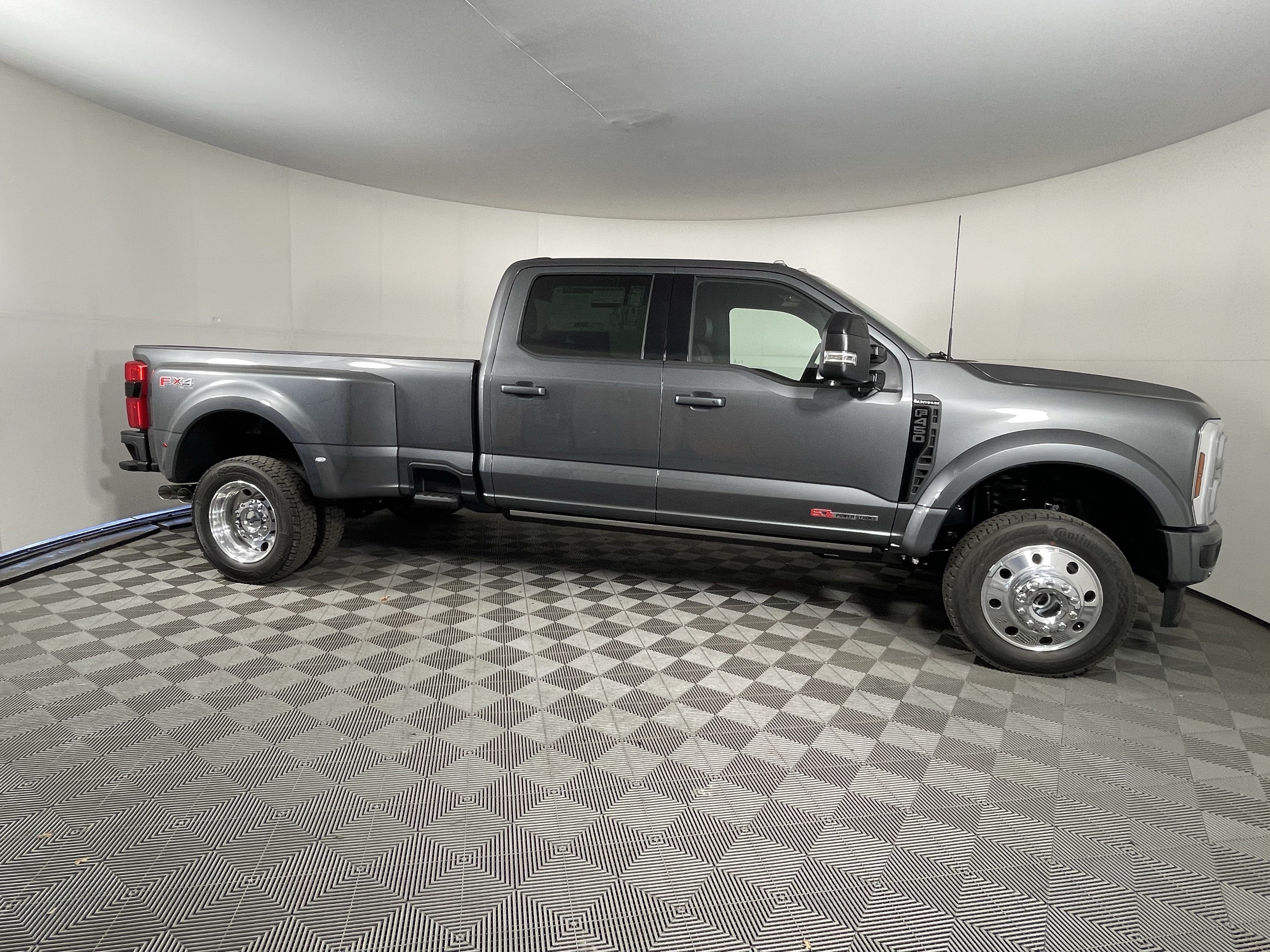 2026 Ford Super Duty F-450 DRW PLATINUM 4WD Crew Cab 8' Box