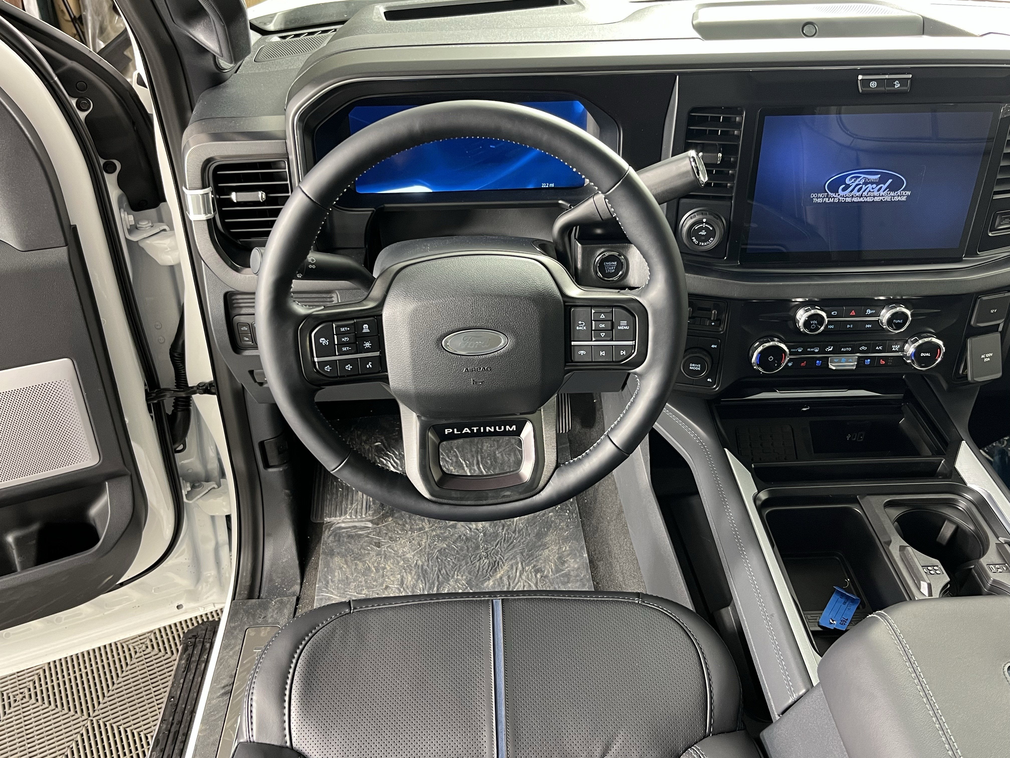 2026 Ford Super Duty F-450 DRW PLATINUM 4WD Crew Cab 8' Box