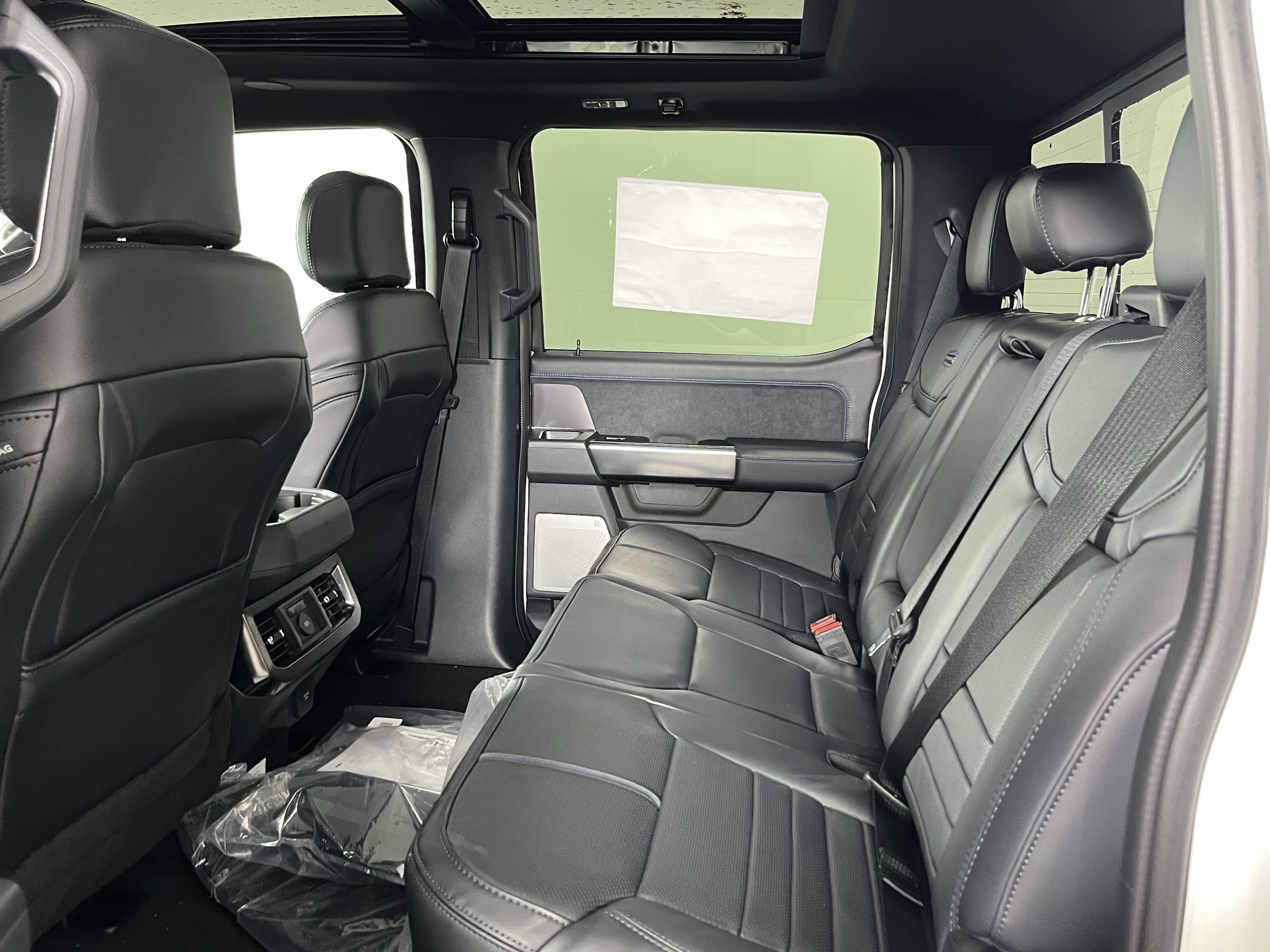 2026 Ford Super Duty F-450 DRW PLATINUM 4WD Crew Cab 8' Box