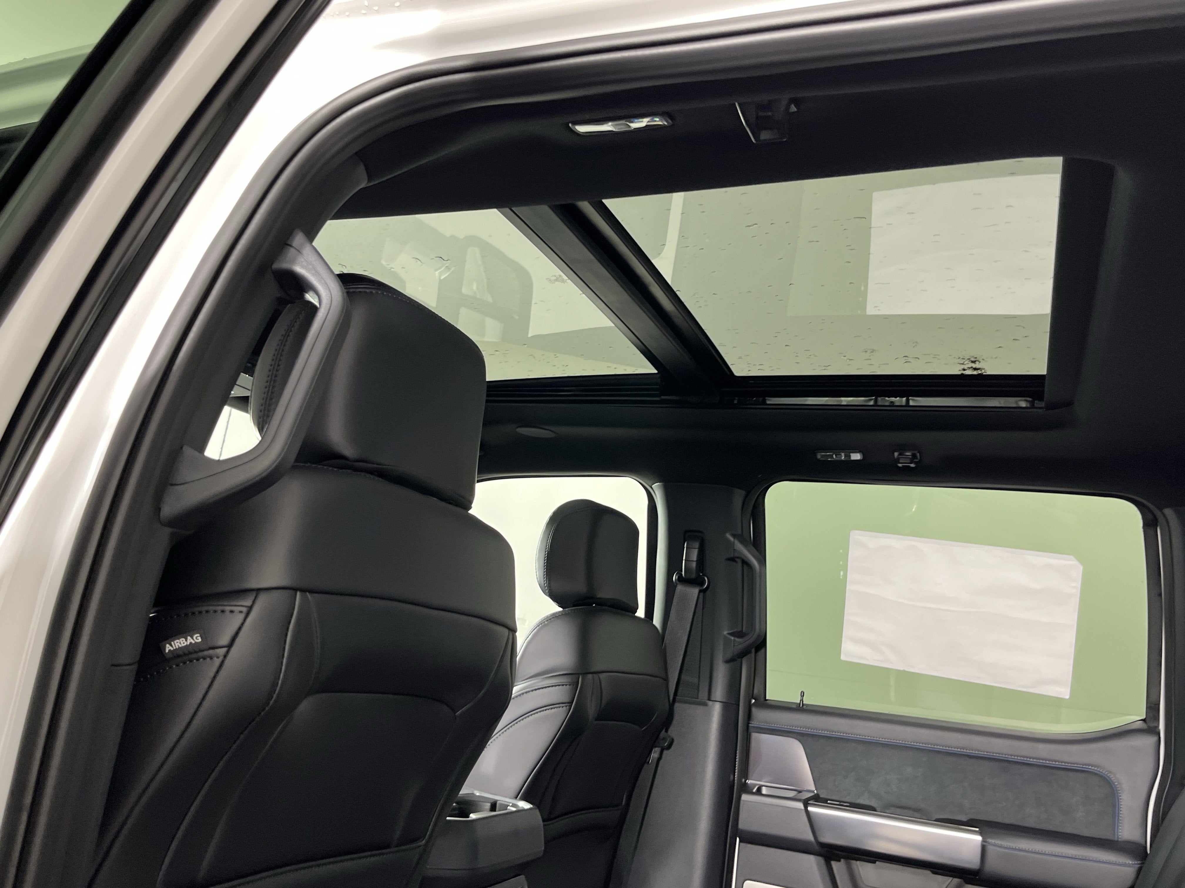 2026 Ford Super Duty F-450 DRW PLATINUM 4WD Crew Cab 8' Box