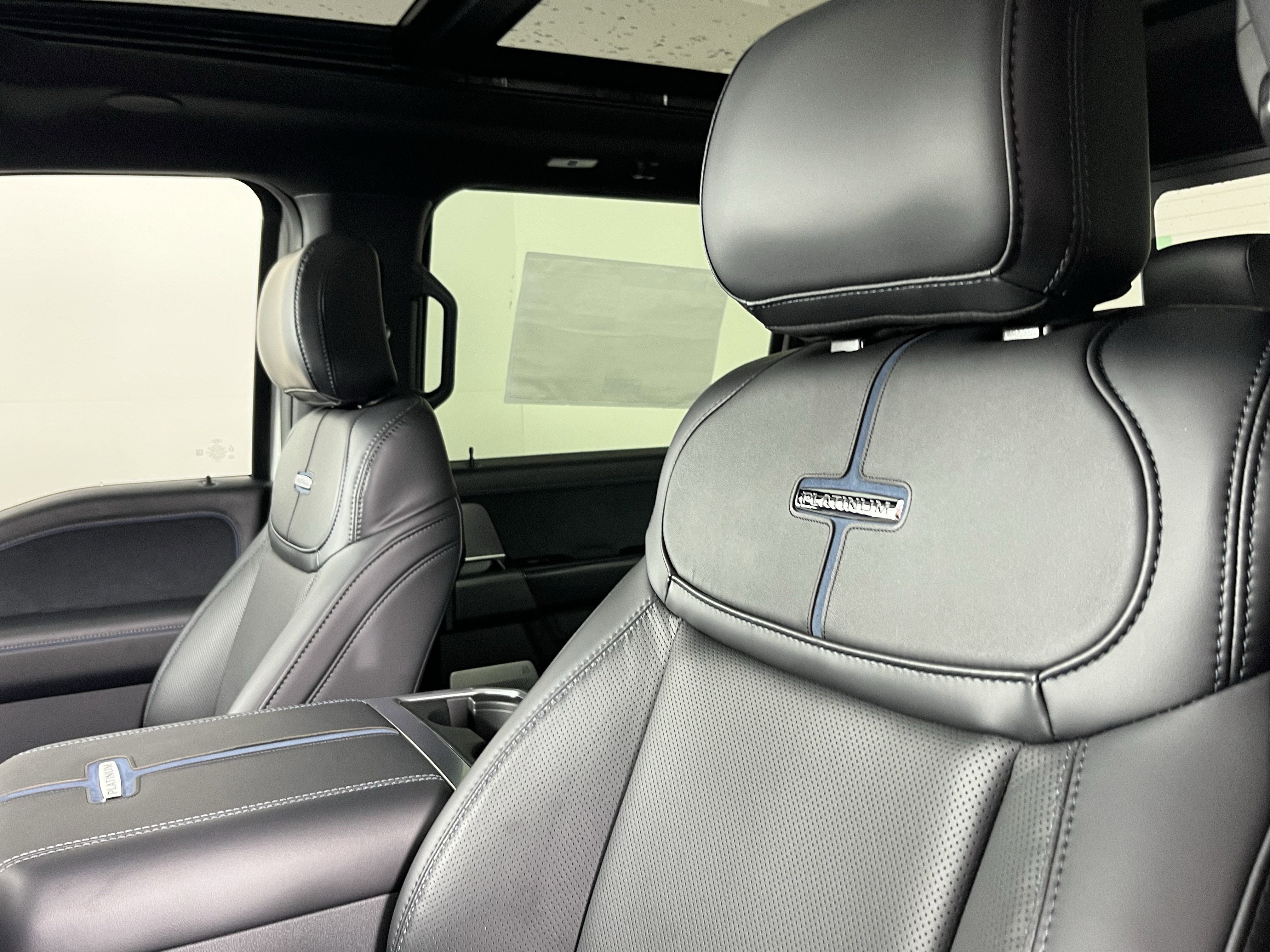 2026 Ford Super Duty F-450 DRW PLATINUM 4WD Crew Cab 8' Box