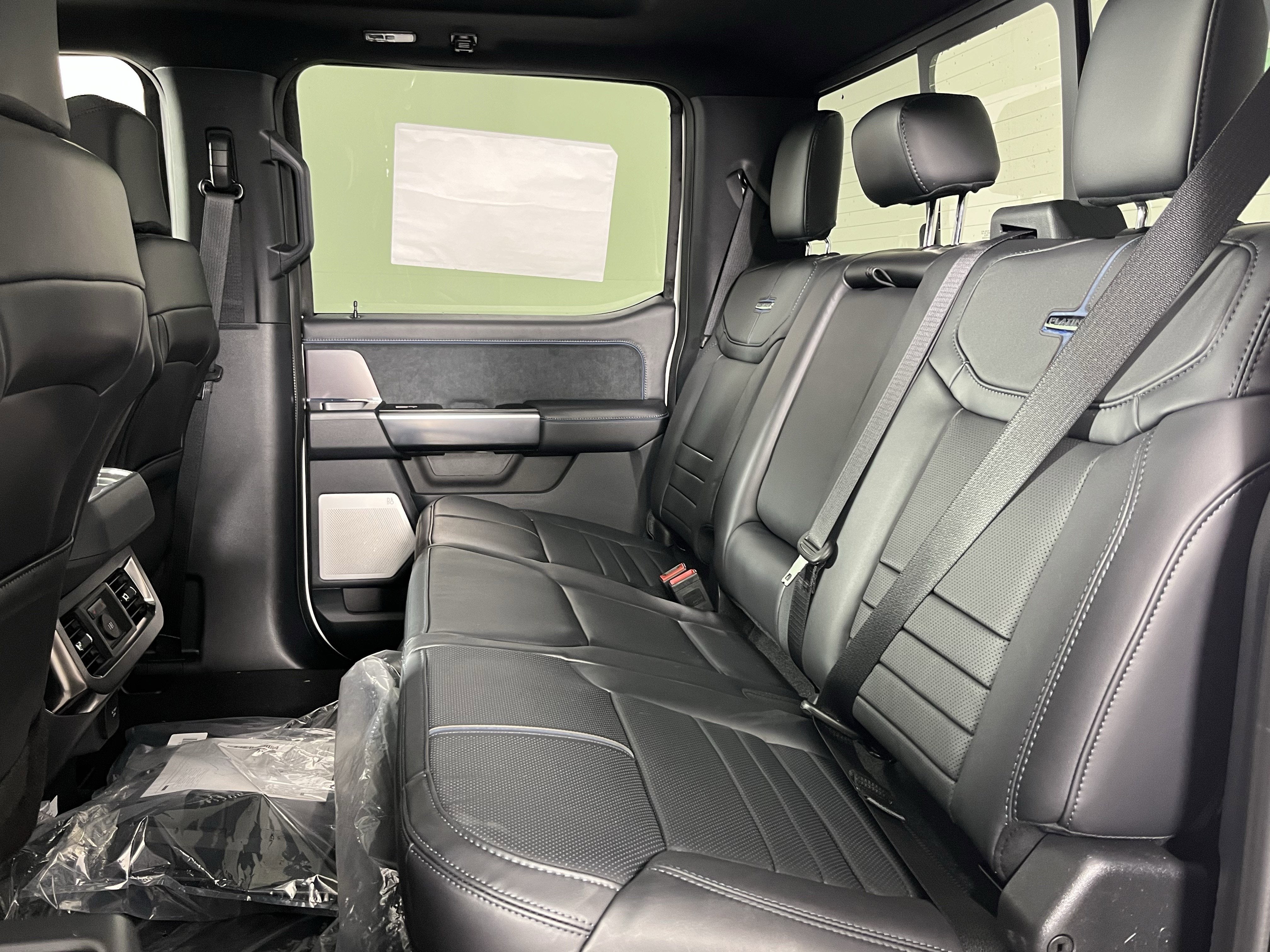 2026 Ford Super Duty F-450 DRW PLATINUM 4WD Crew Cab 8' Box