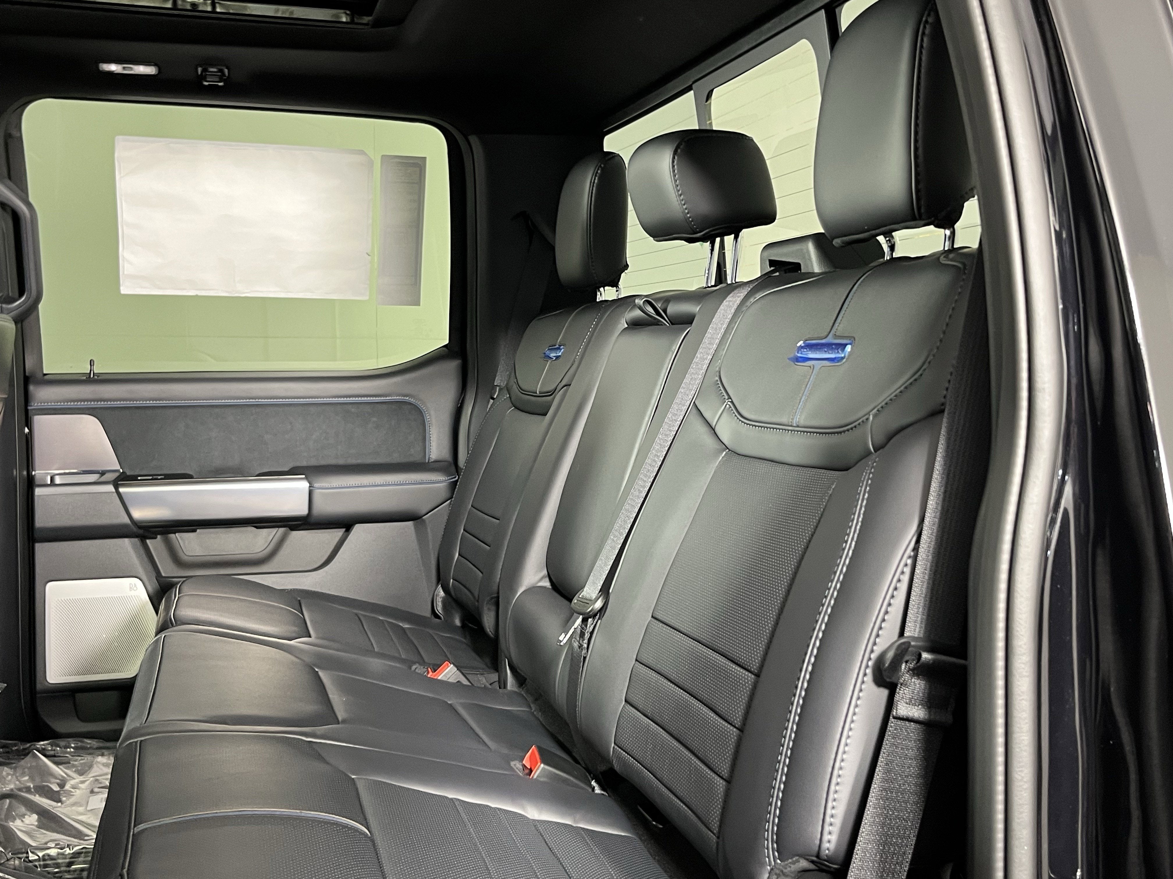 2026 Ford Super Duty F-450 DRW PLATINUM 4WD Crew Cab 8' Box