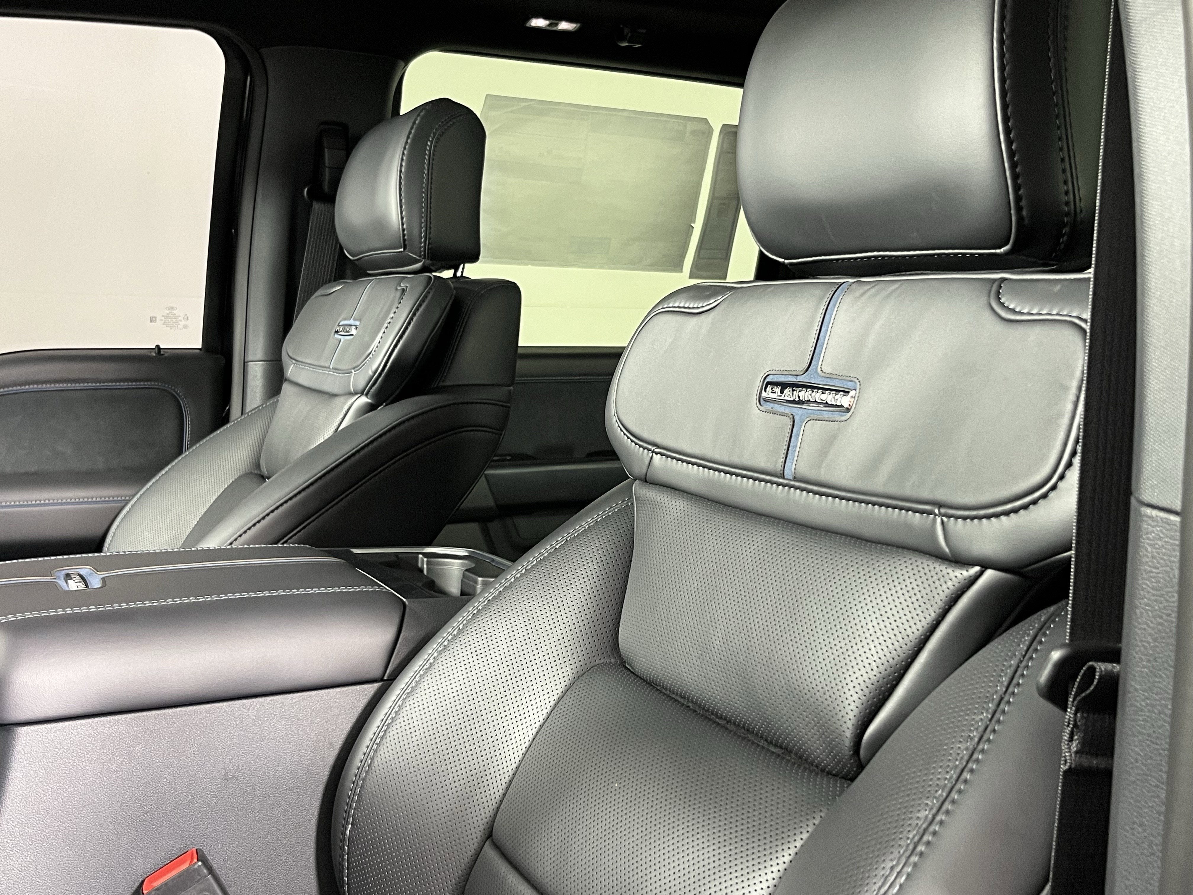2026 Ford Super Duty F-450 DRW PLATINUM 4WD Crew Cab 8' Box