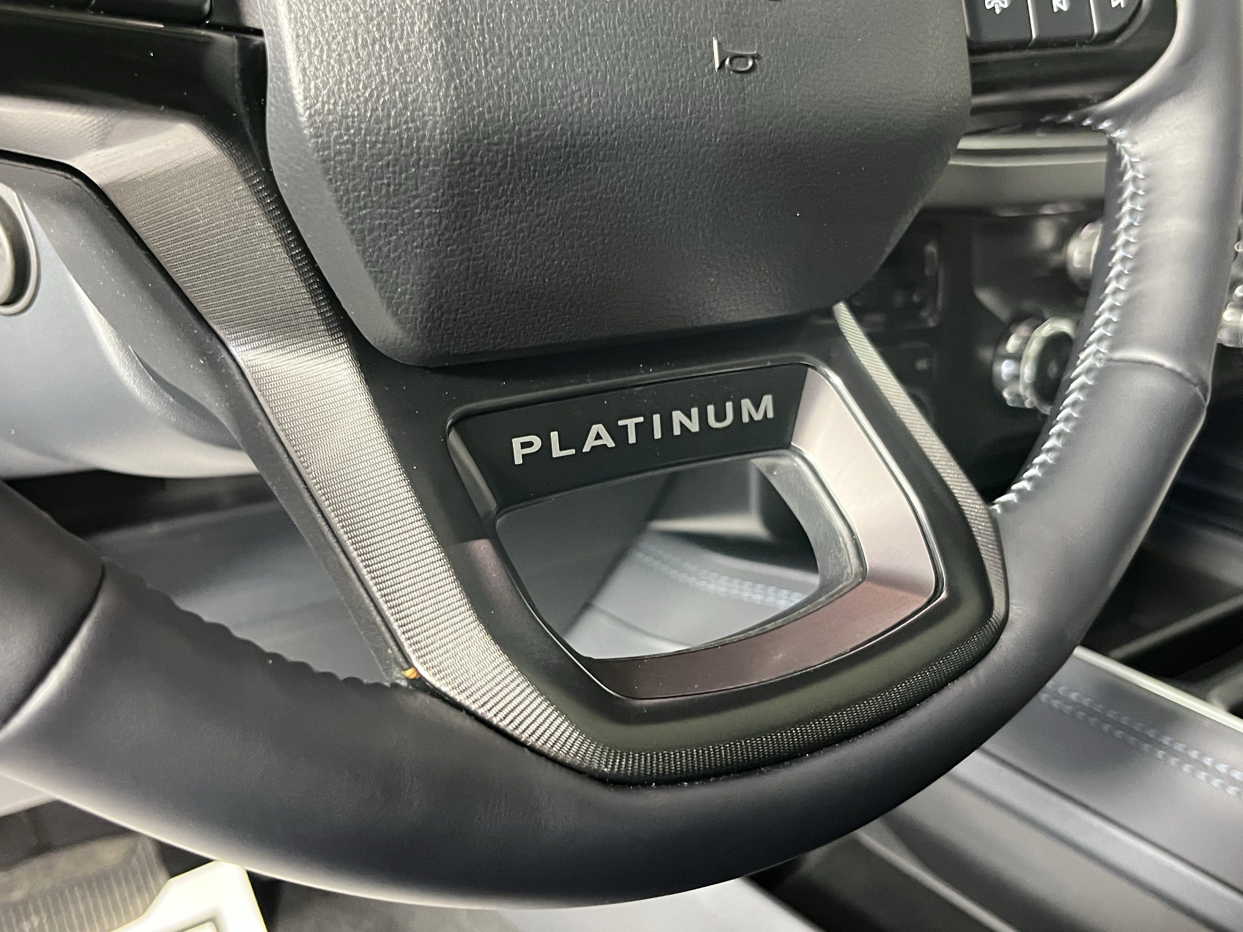 2026 Ford Super Duty F-450 DRW PLATINUM 4WD Crew Cab 8' Box