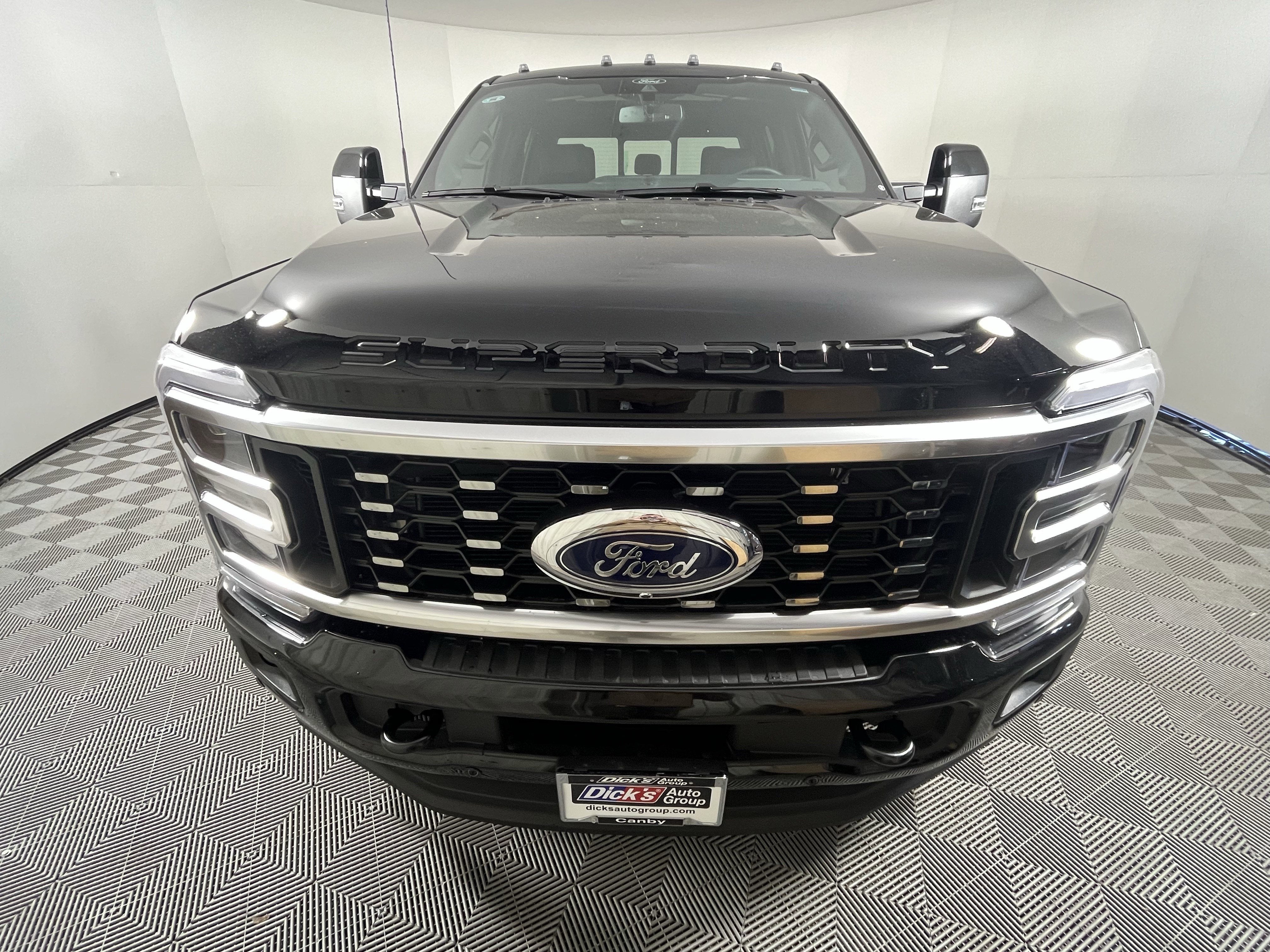 2026 Ford Super Duty F-450 DRW PLATINUM 4WD Crew Cab 8' Box