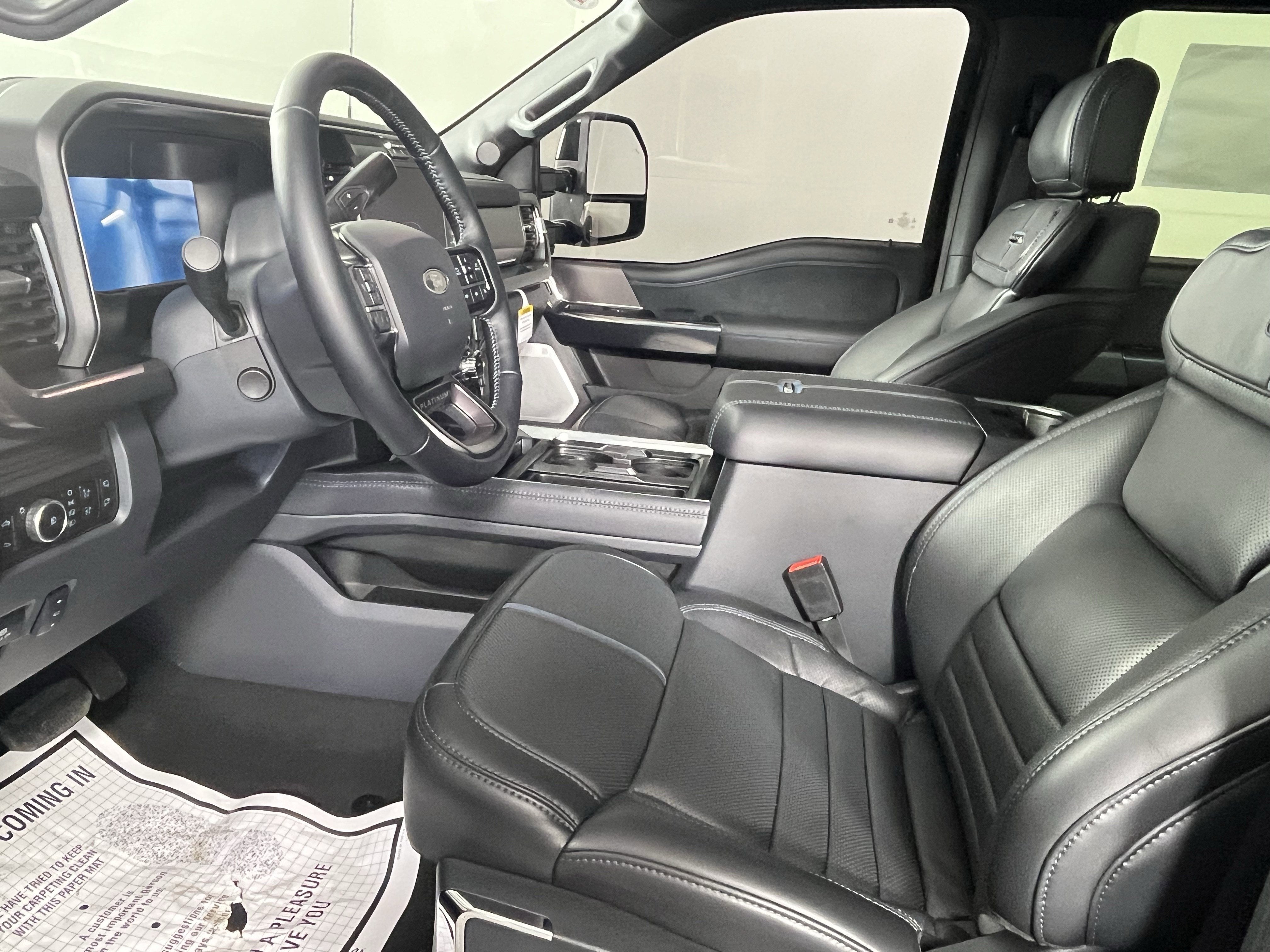 2026 Ford Super Duty F-450 DRW PLATINUM 4WD Crew Cab 8' Box