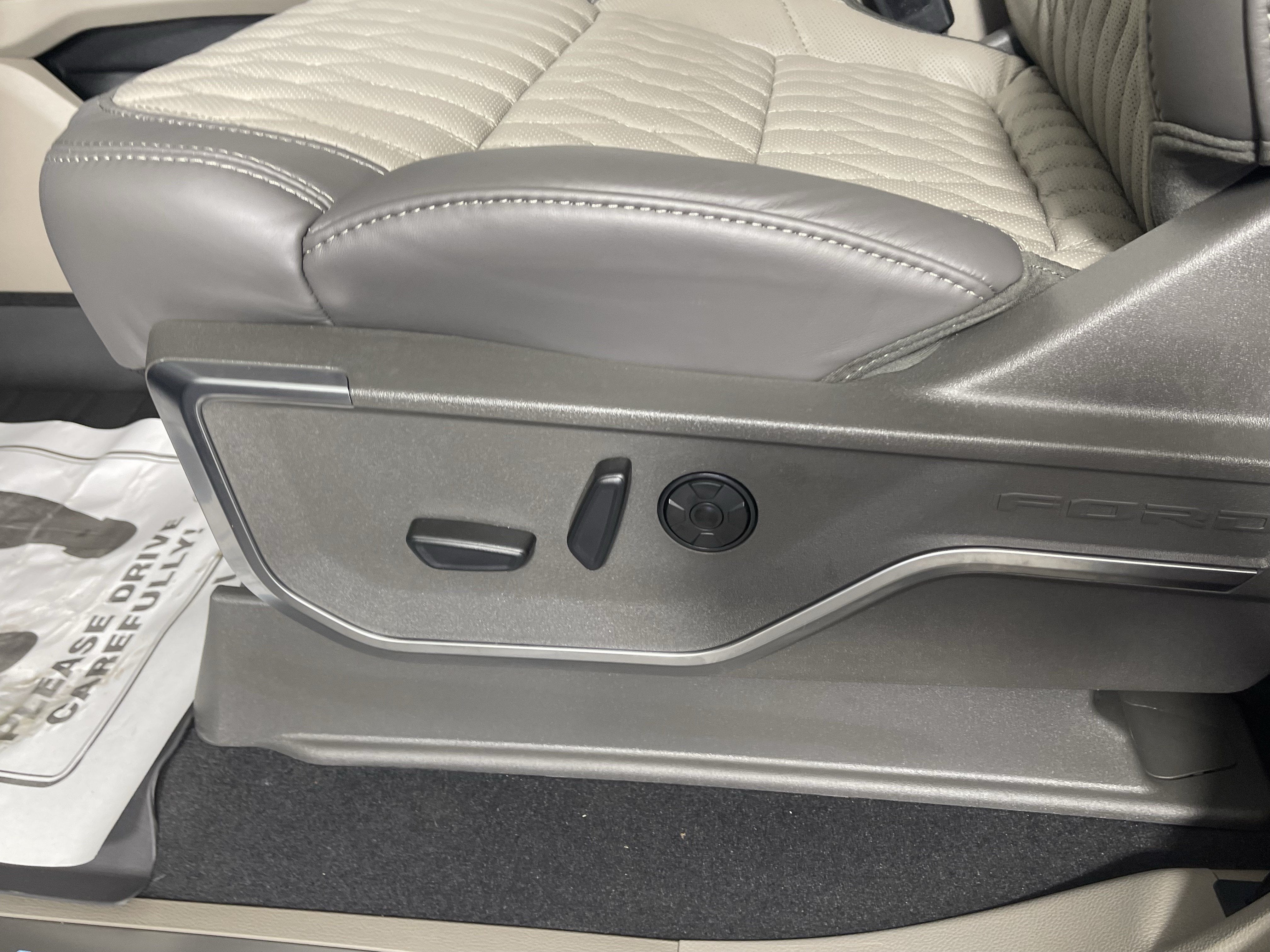 2026 Ford Super Duty F-450 DRW PLATINUM 4WD Crew Cab 8' Box