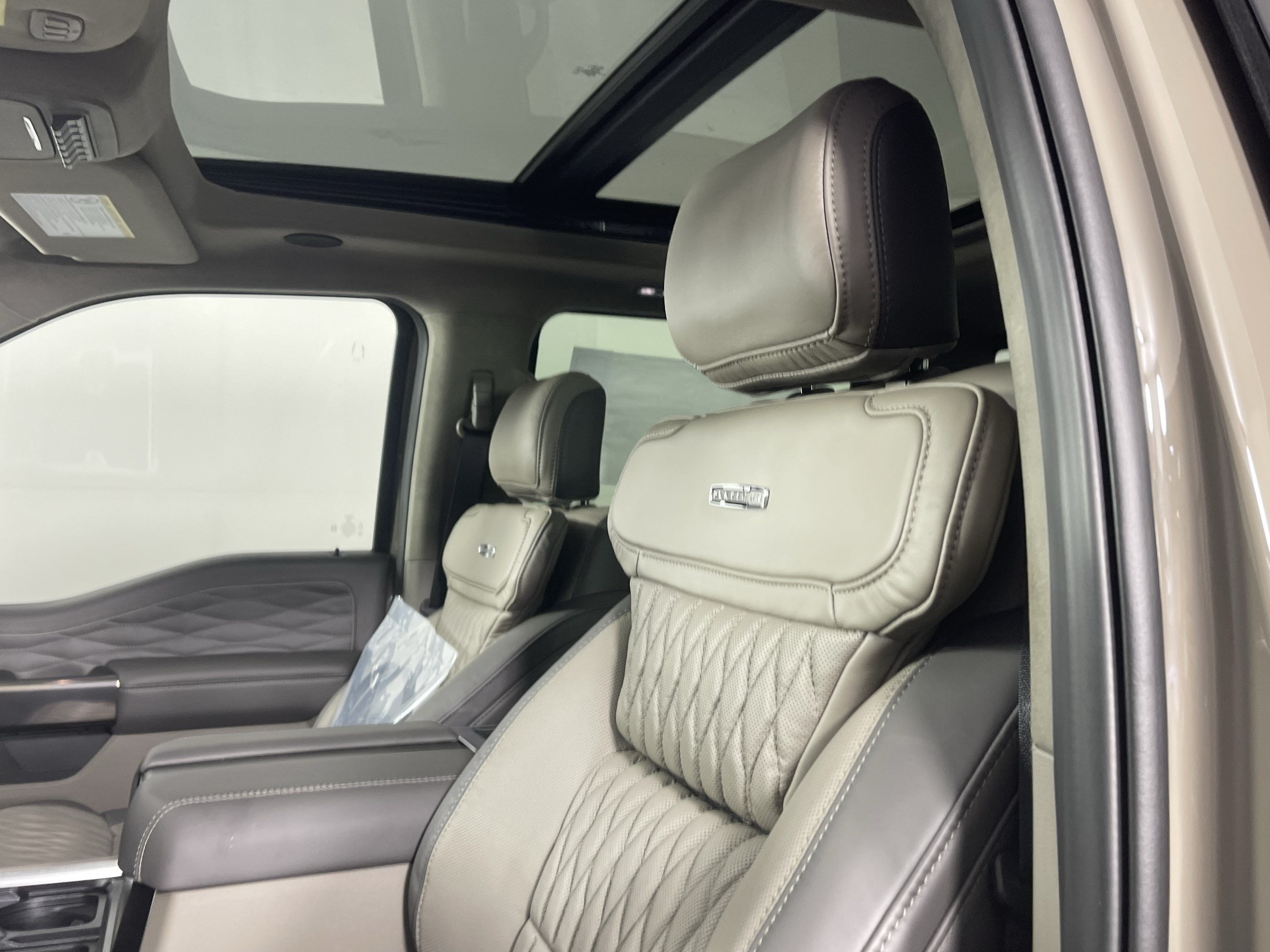2026 Ford Super Duty F-450 DRW PLATINUM 4WD Crew Cab 8' Box
