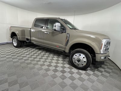 2026 Ford Super Duty F-450 DRW PLATINUM 4WD Crew Cab 8' Box