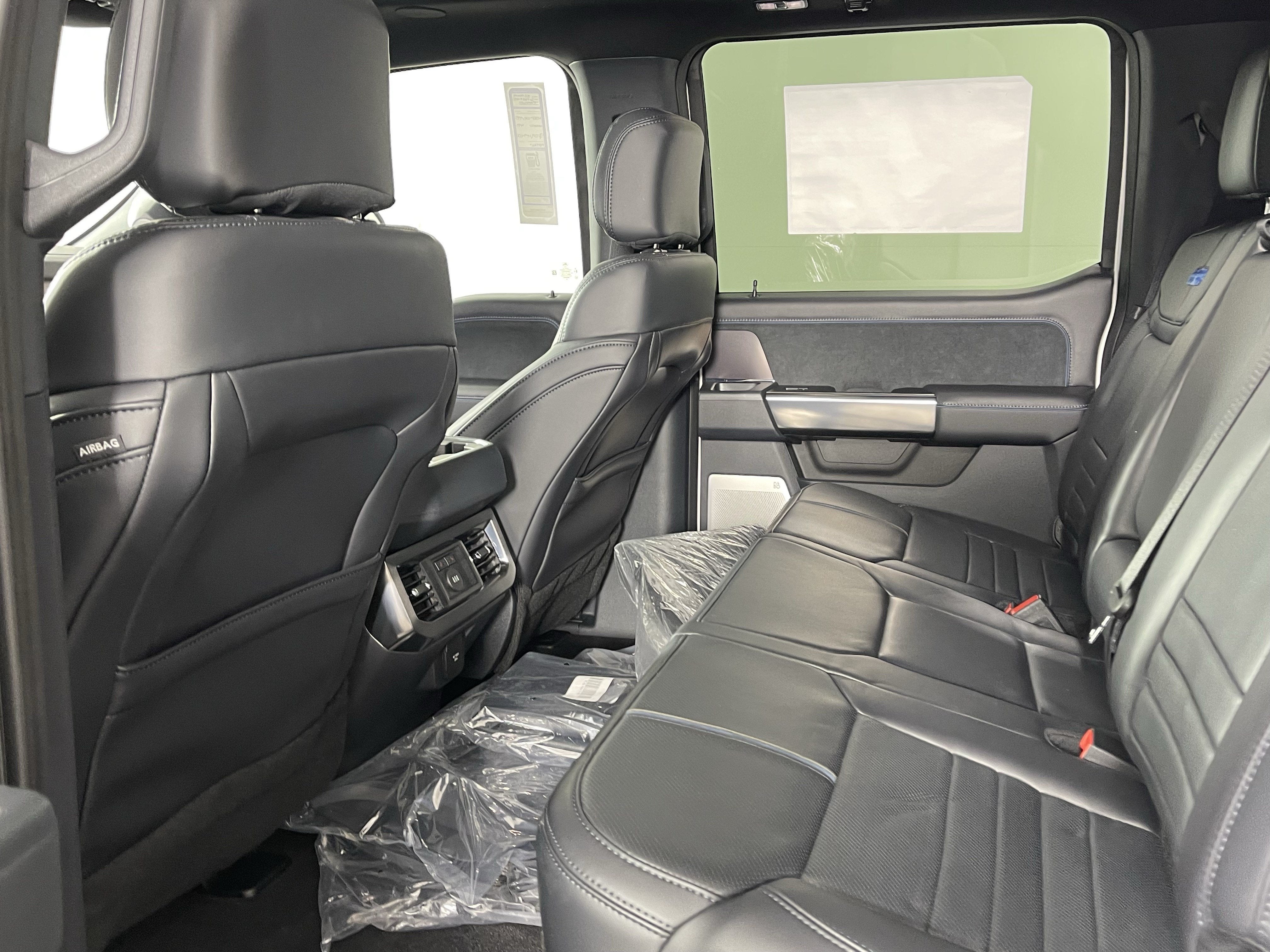 2026 Ford Super Duty F-450 DRW PLATINUM 4WD Crew Cab 8' Box