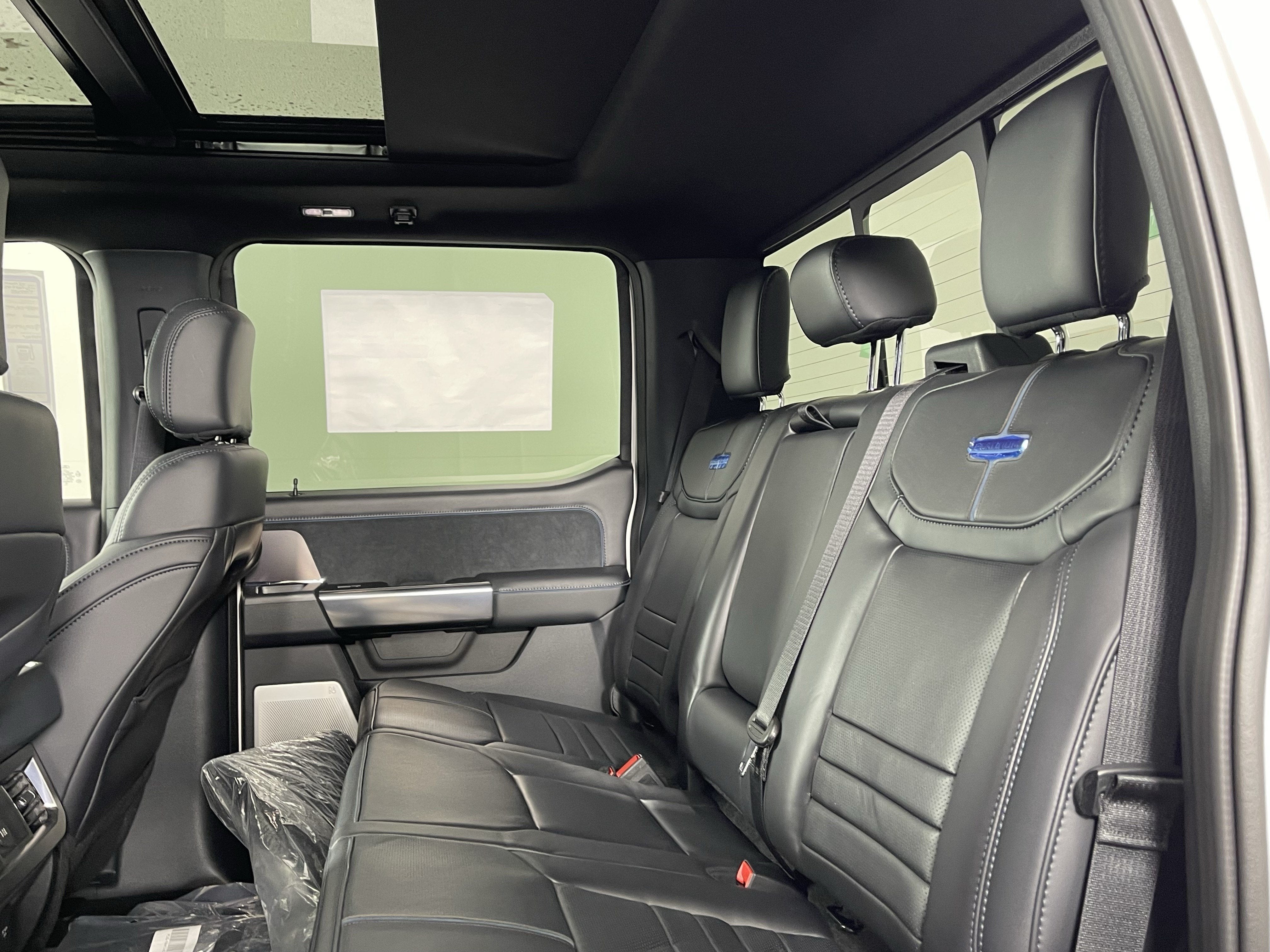 2026 Ford Super Duty F-450 DRW PLATINUM 4WD Crew Cab 8' Box
