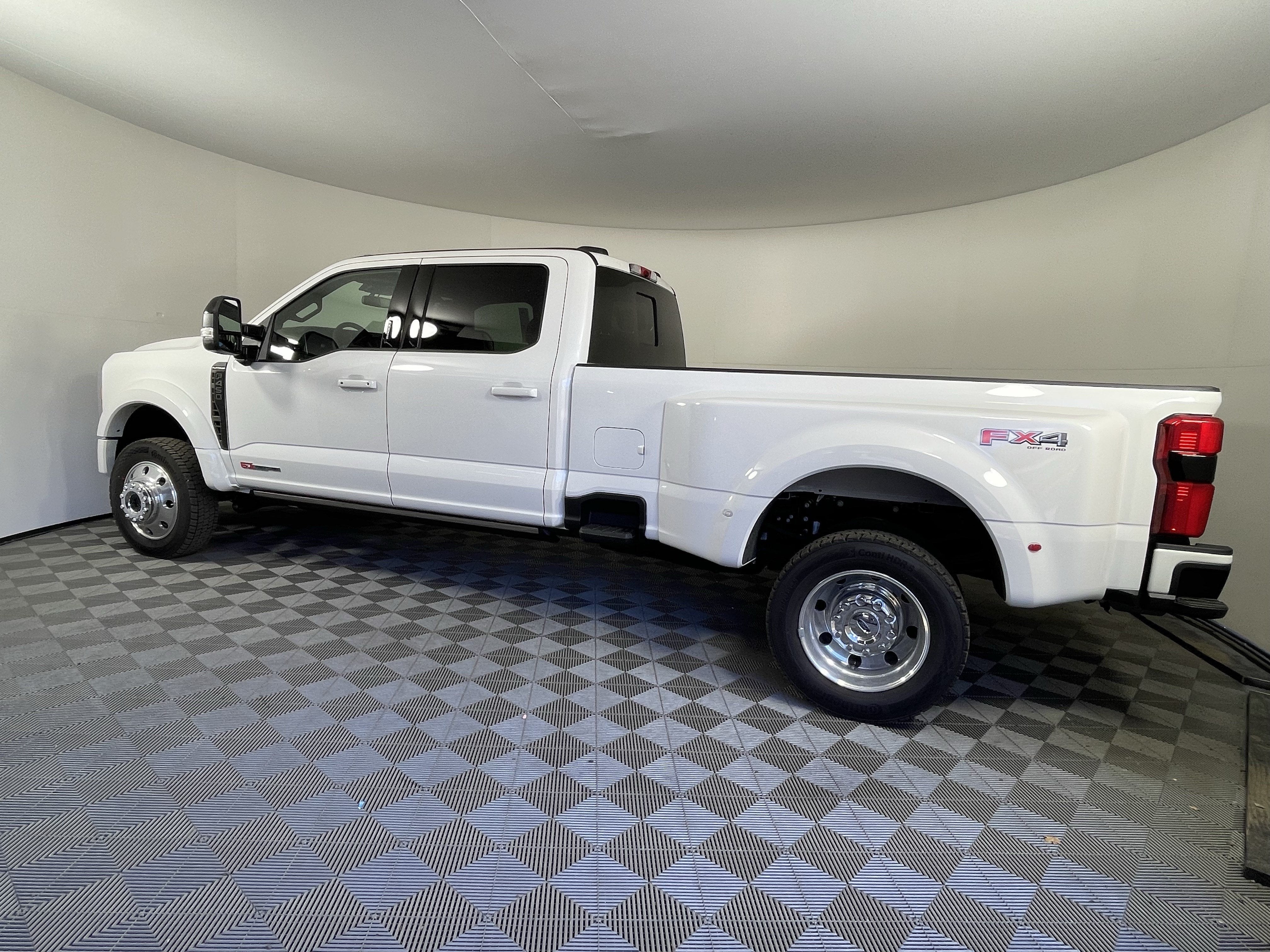 2026 Ford Super Duty F-450 DRW PLATINUM 4WD Crew Cab 8' Box