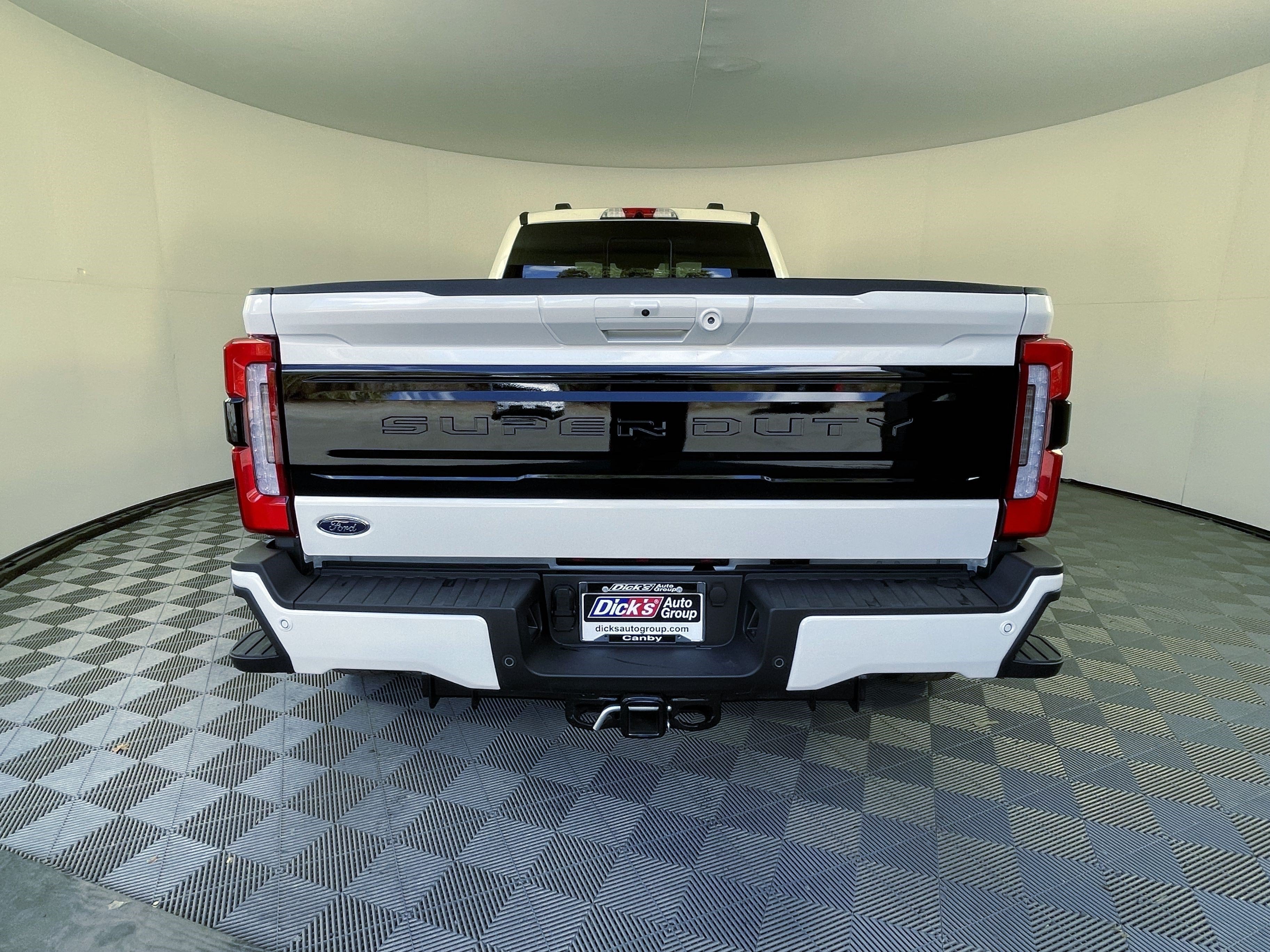 2026 Ford Super Duty F-450 DRW PLATINUM 4WD Crew Cab 8' Box