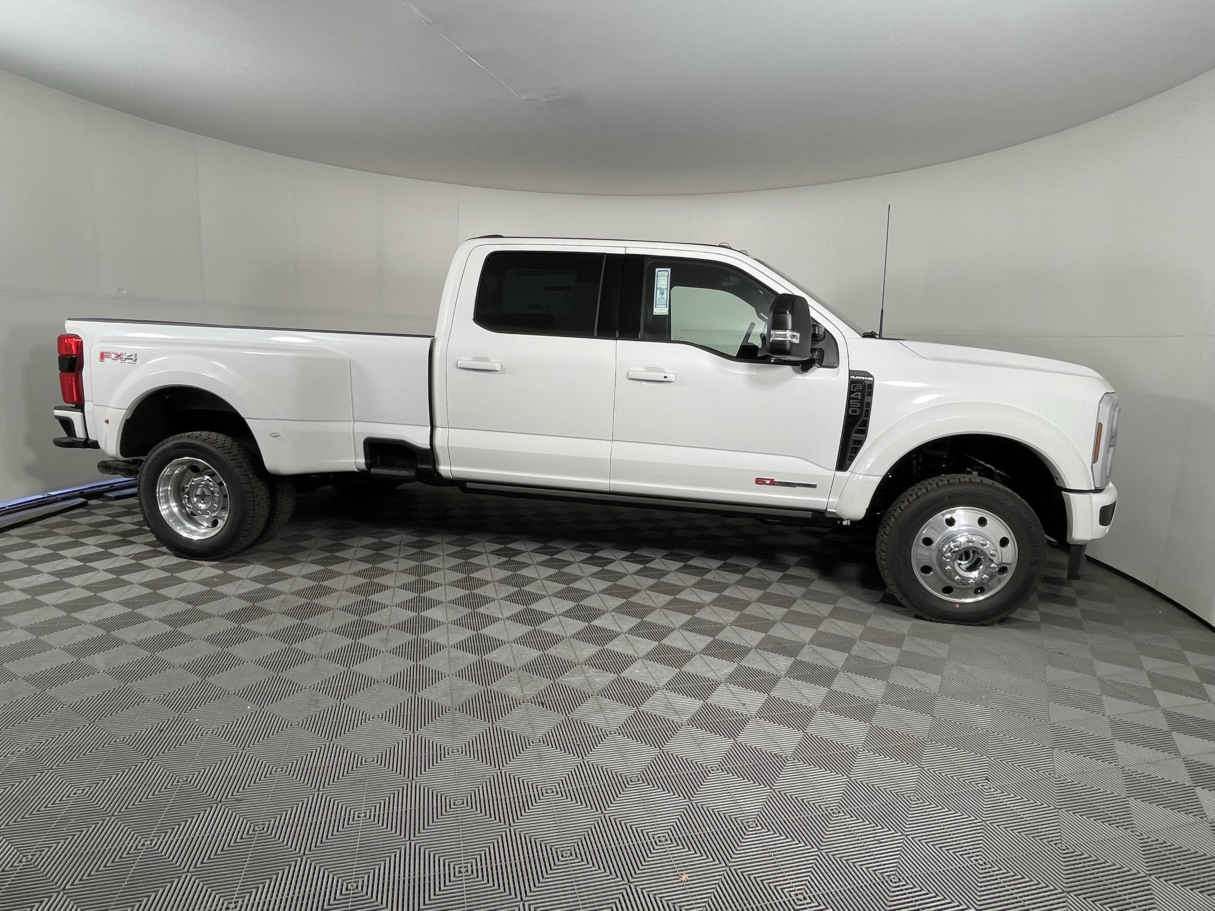 2026 Ford Super Duty F-450 DRW PLATINUM 4WD Crew Cab 8' Box