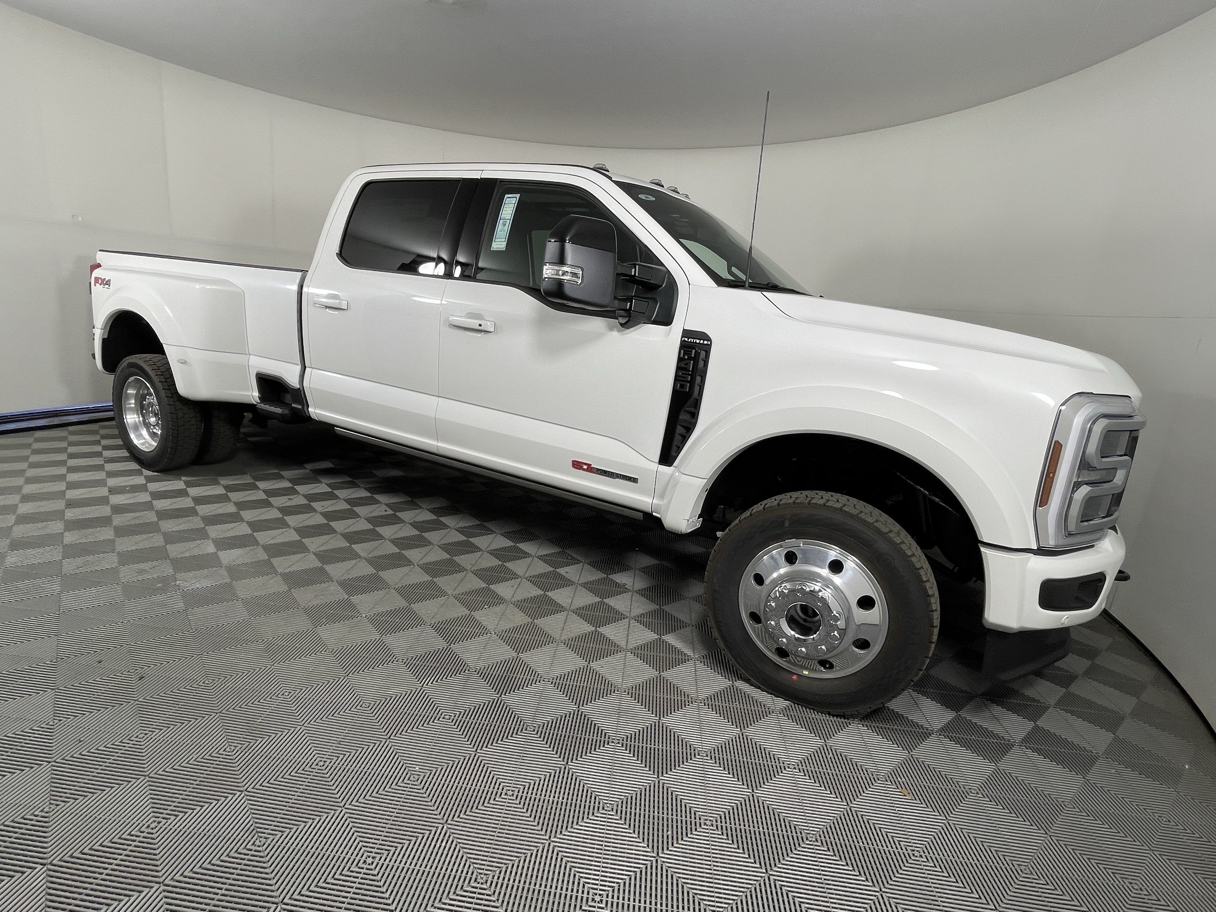 2026 Ford Super Duty F-450 DRW PLATINUM 4WD Crew Cab 8' Box