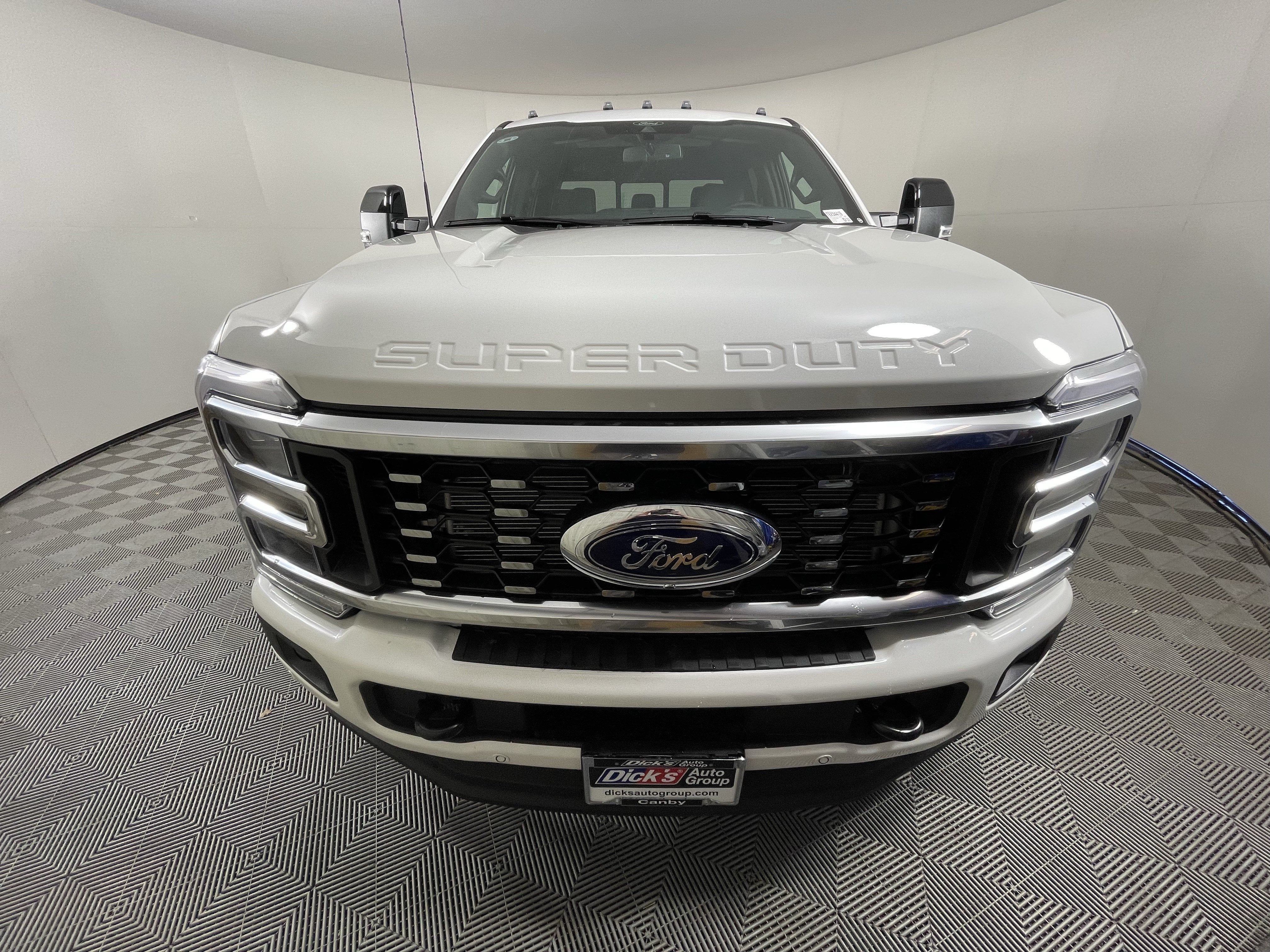2026 Ford Super Duty F-450 DRW PLATINUM 4WD Crew Cab 8' Box