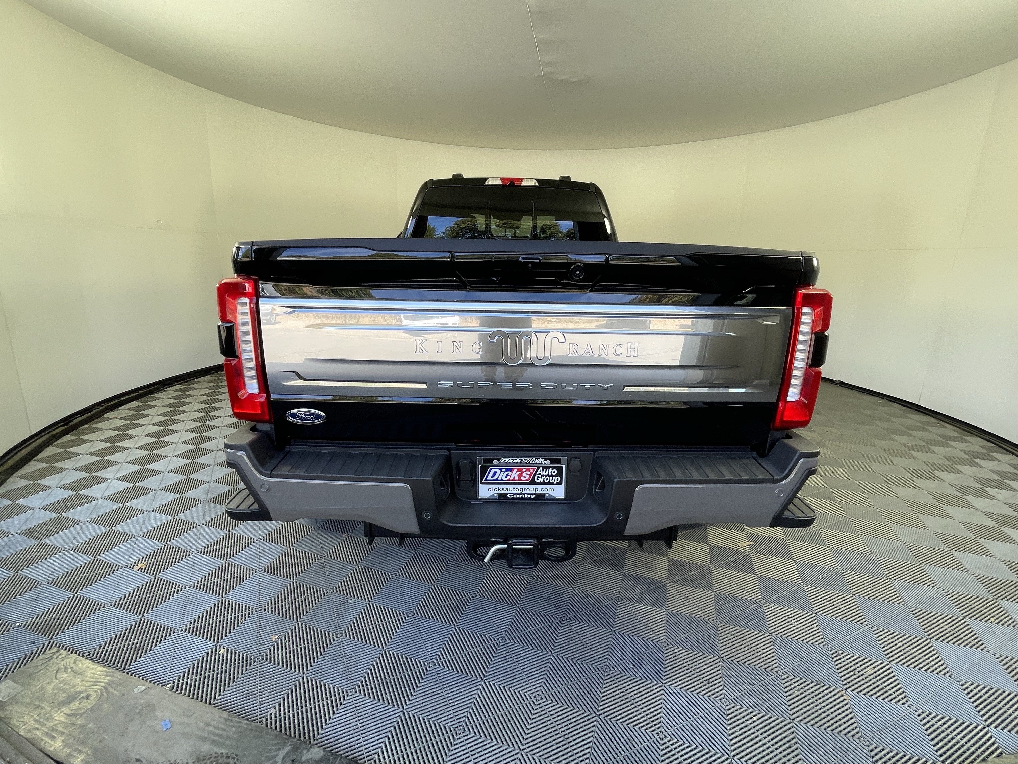 2026 Ford Super Duty F-450 DRW KING RANCH 4WD Crew Cab 8' Box