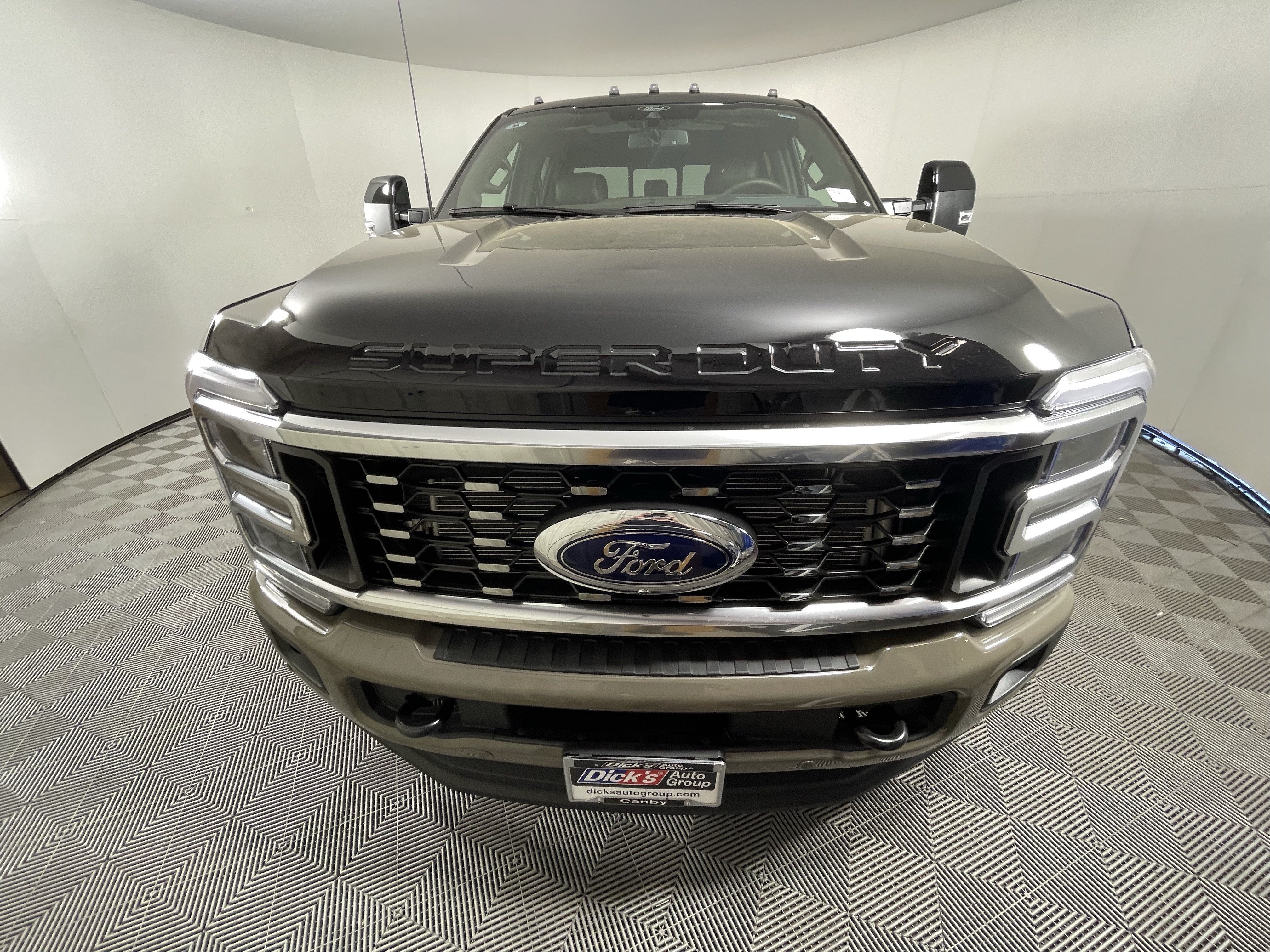 2026 Ford Super Duty F-450 DRW KING RANCH 4WD Crew Cab 8' Box