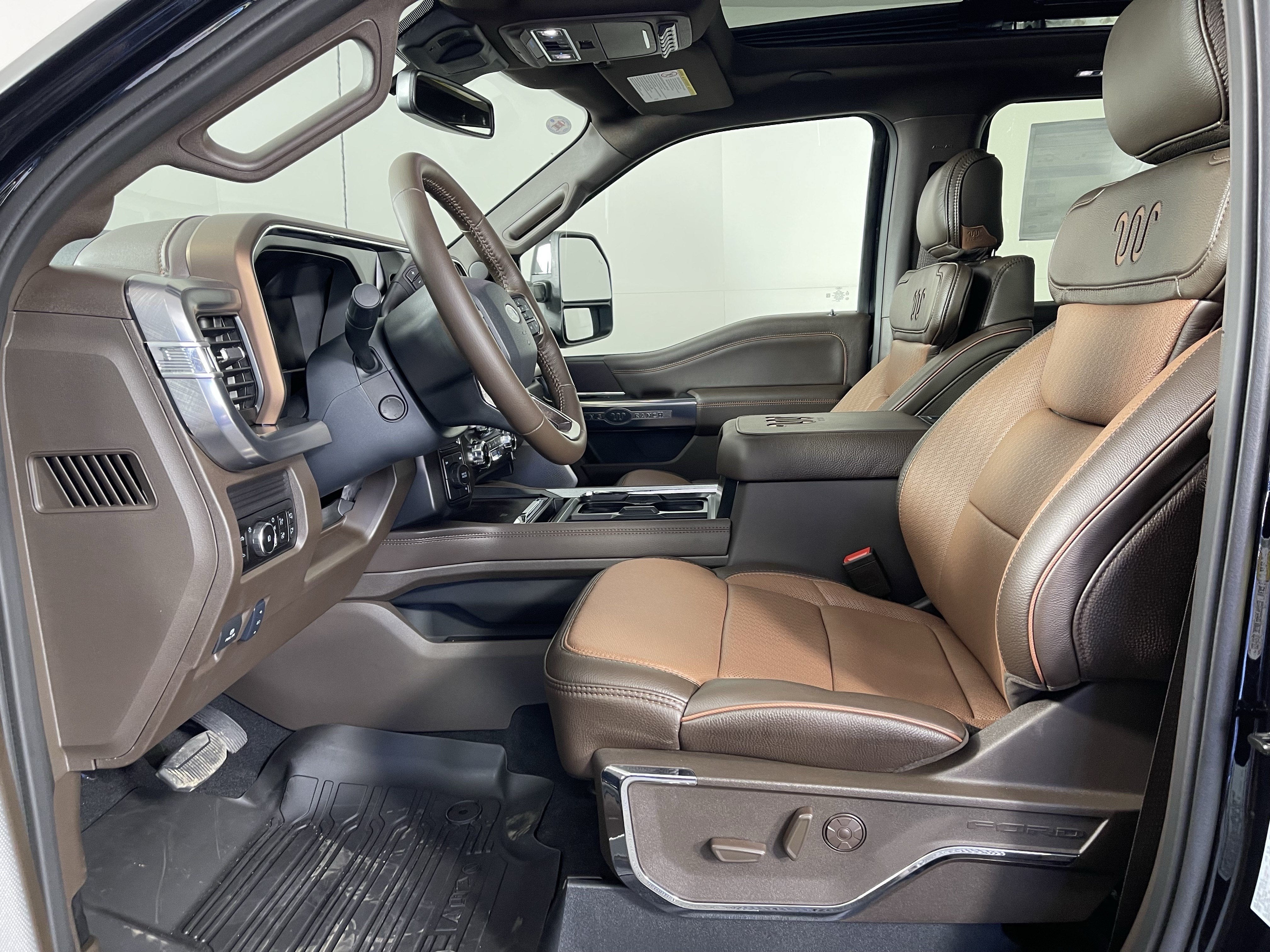 2026 Ford Super Duty F-450 DRW KING RANCH 4WD Crew Cab 8' Box