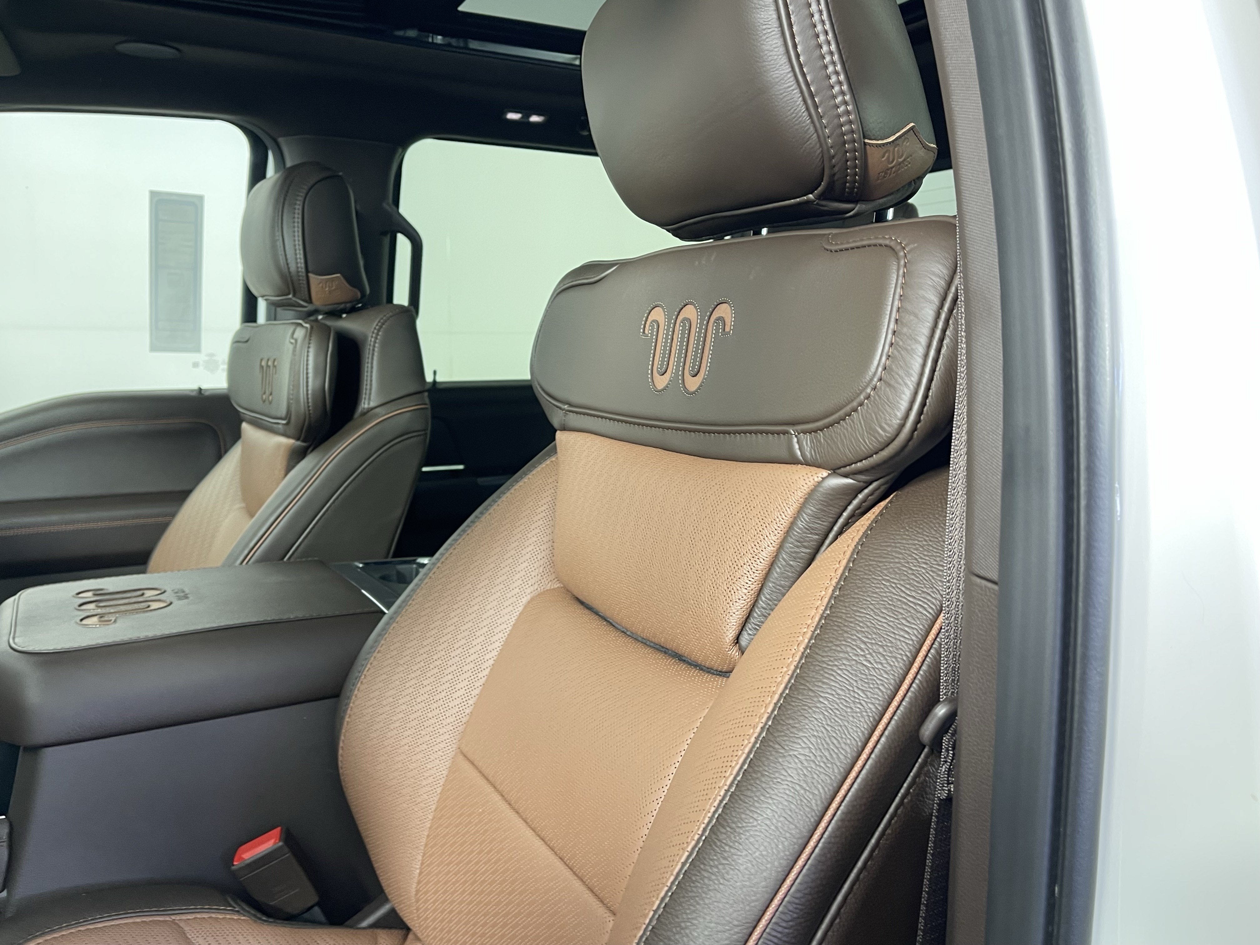 2026 Ford Super Duty F-450 DRW KING RANCH 4WD Crew Cab 8' Box