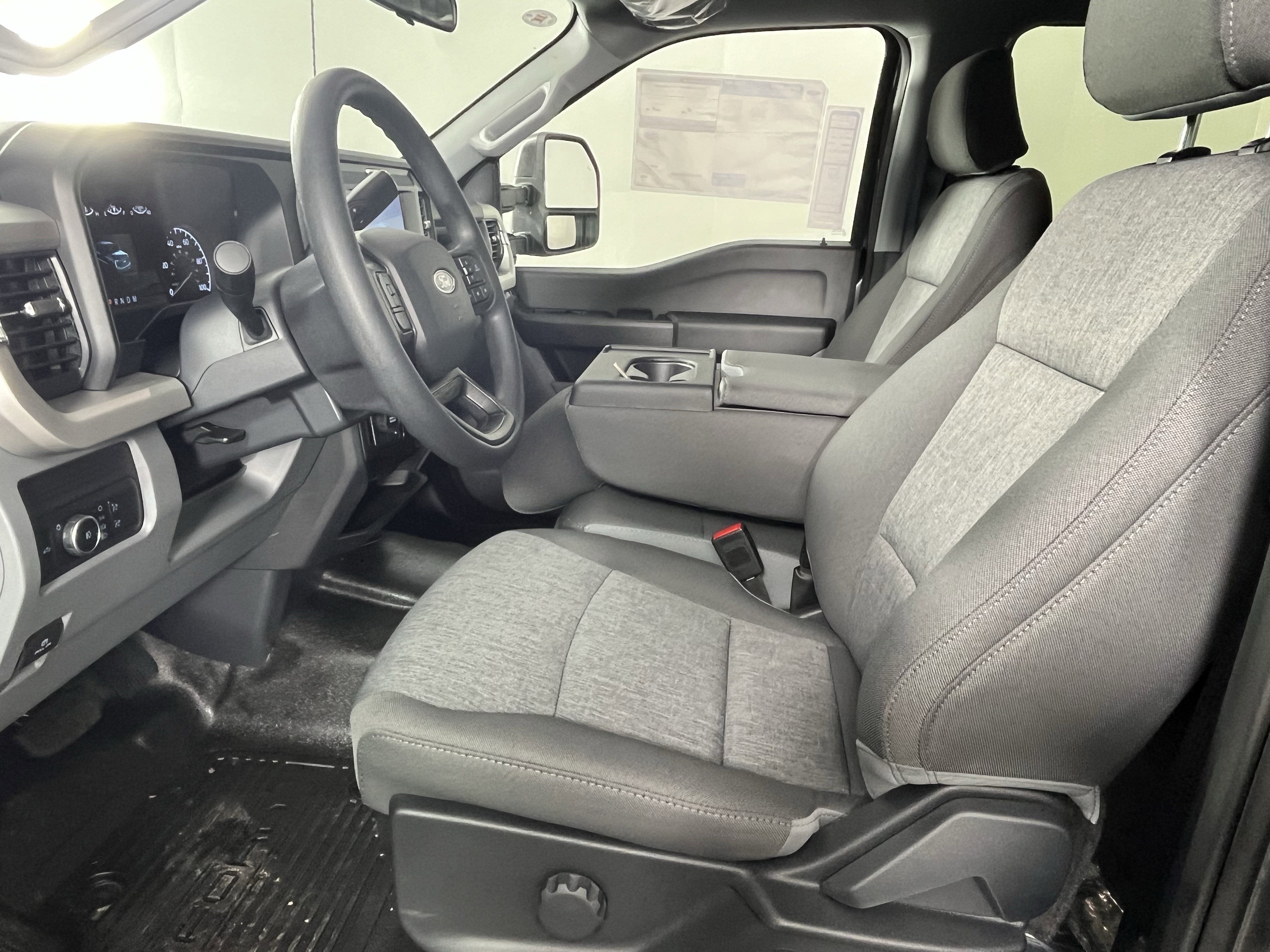 2026 Ford Super Duty F-450 DRW XL 4WD Crew Cab 8' Box