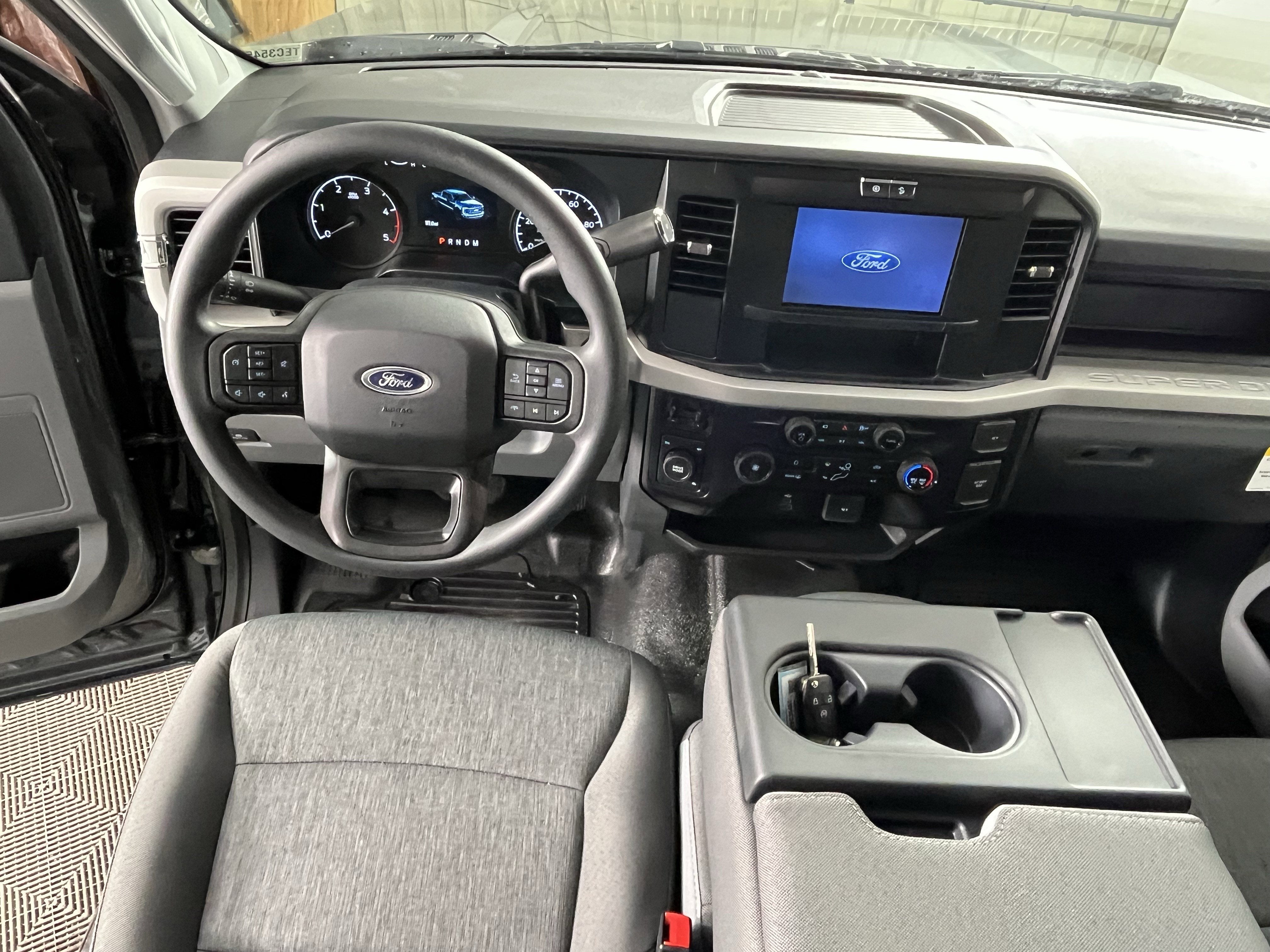 2026 Ford Super Duty F-450 DRW XL 4WD Crew Cab 8' Box