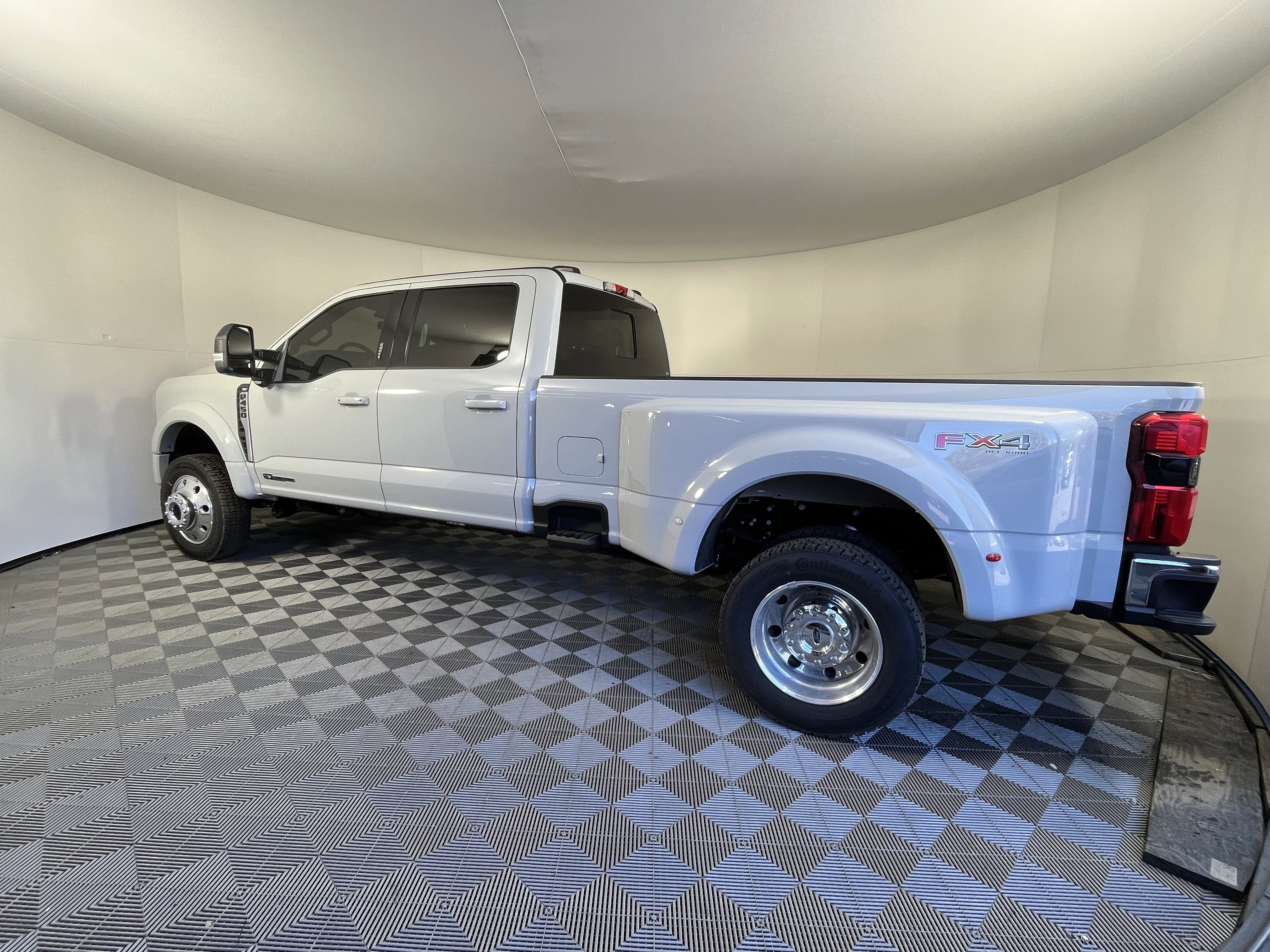 2026 Ford Super Duty F-450 DRW XLT 4WD Crew Cab 8' Box